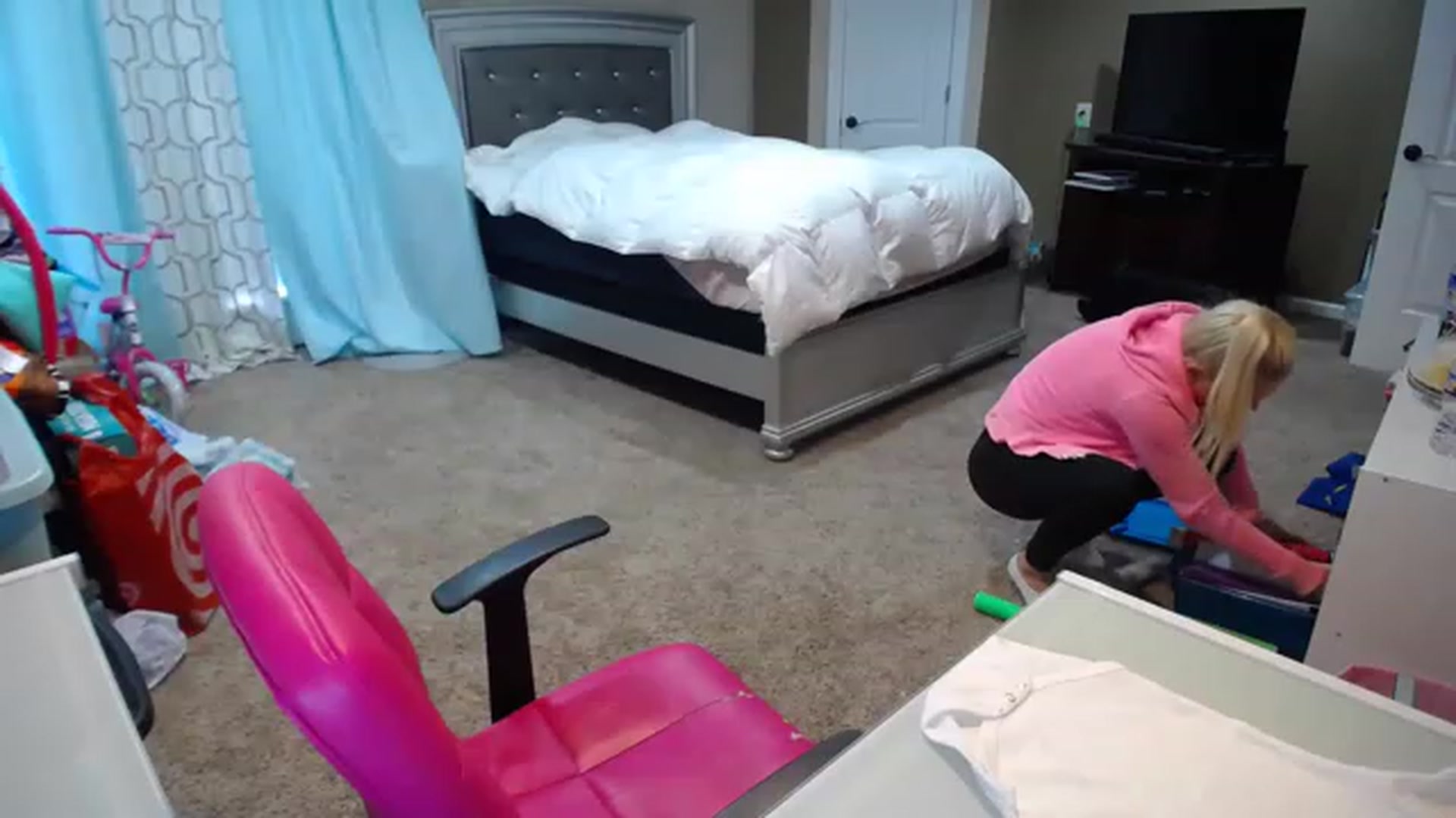 Gallery image thumbnail from AshlynnStorm's myfreecams stream on, 12/08/2022, 19:19 image 4 of 20