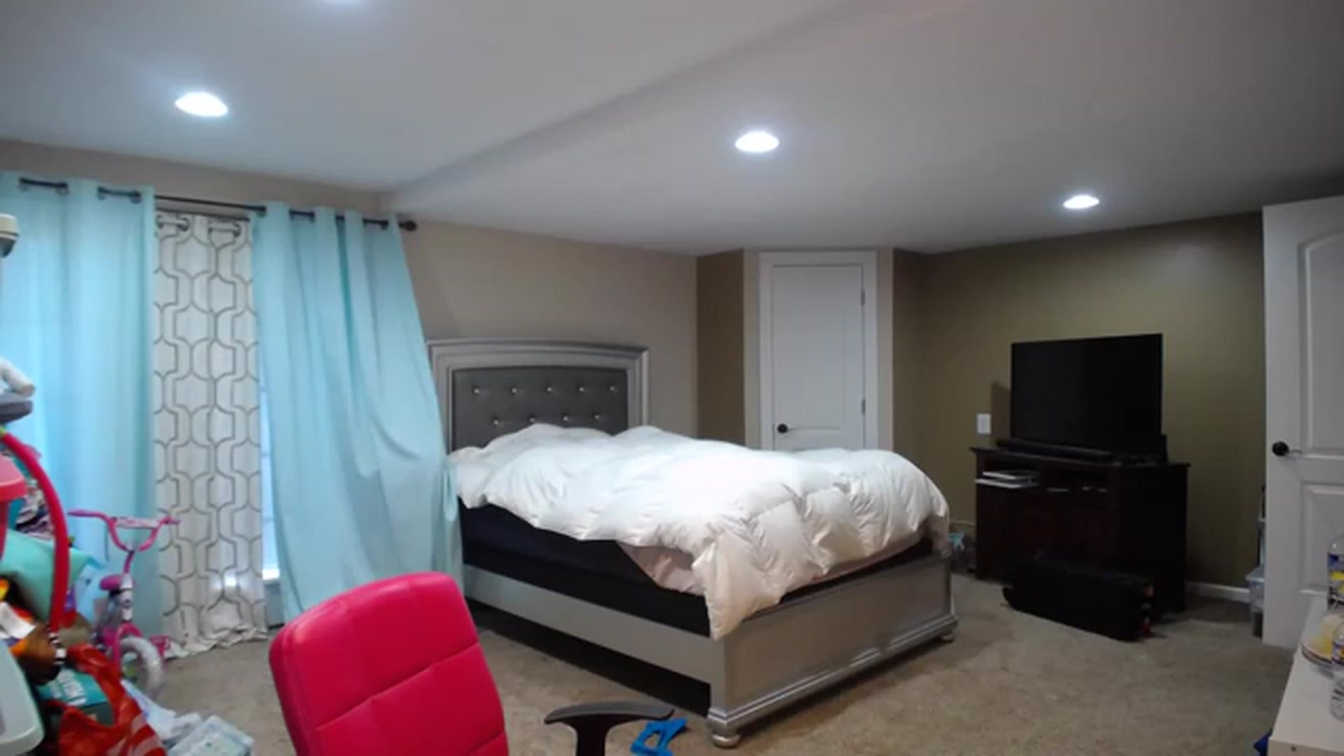 Gallery image thumbnail from AshlynnStorm's myfreecams stream on, 12/08/2022, 19:58 image 15 of 20