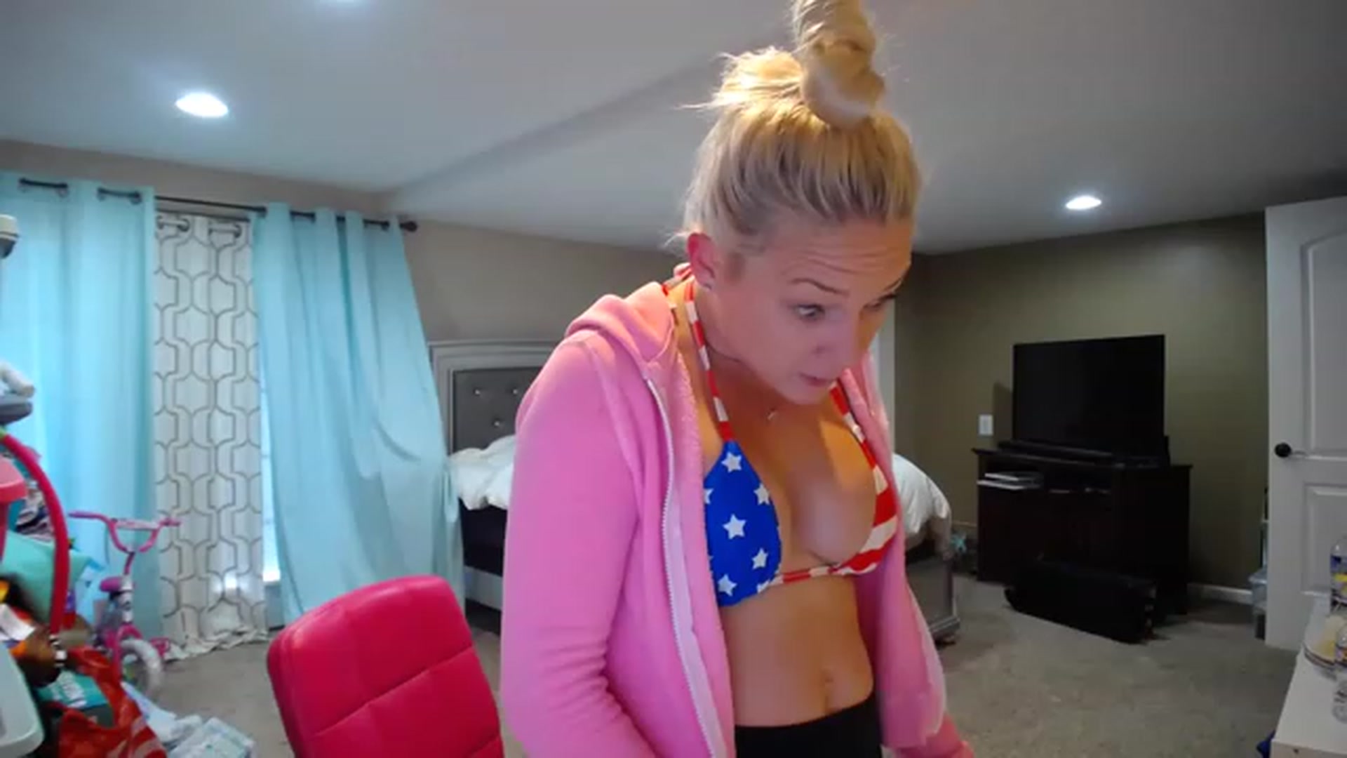 Gallery image thumbnail from AshlynnStorm's myfreecams stream on, 12/08/2022, 19:58 image 11 of 20