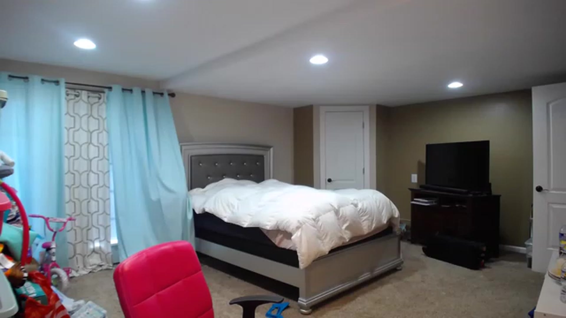 Gallery image thumbnail from AshlynnStorm's myfreecams stream on, 12/08/2022, 19:58 image 14 of 20