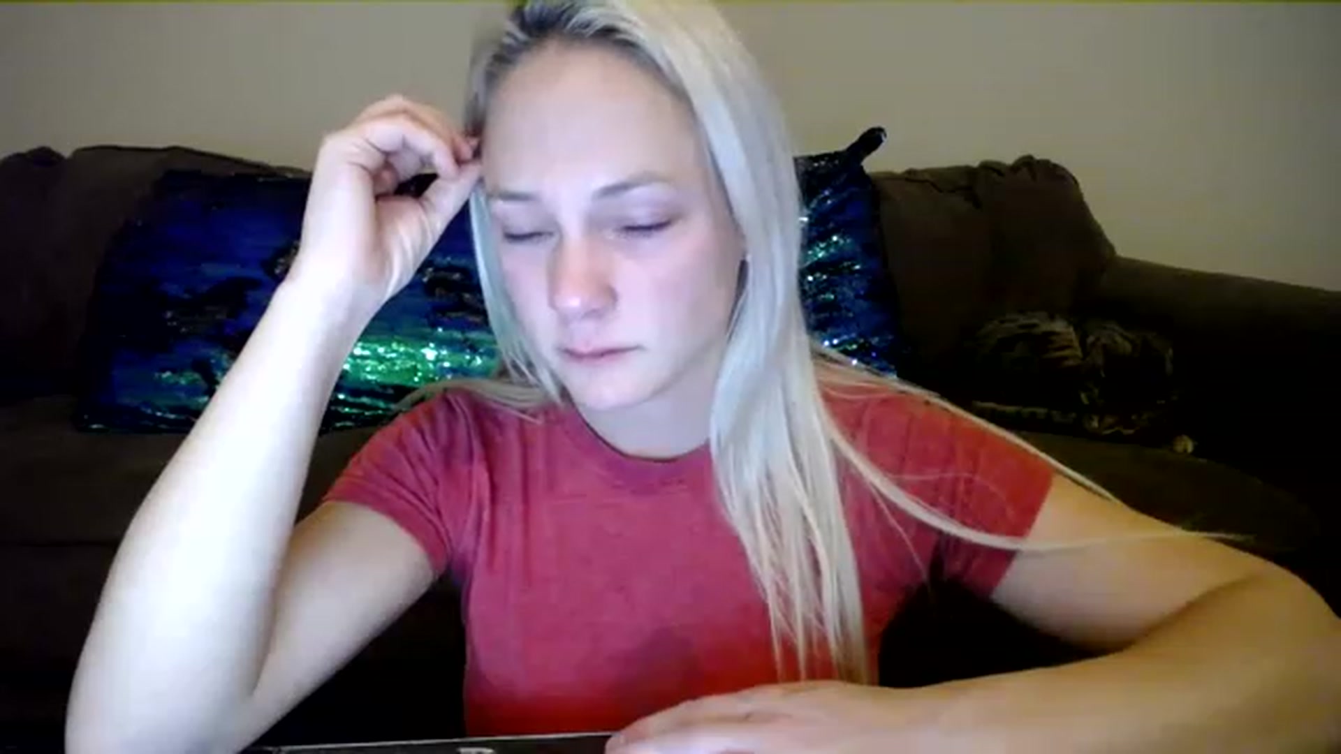Gallery image thumbnail from AshlynnStorm's myfreecams stream on, 12/21/2022, 06:45 image 3 of 20