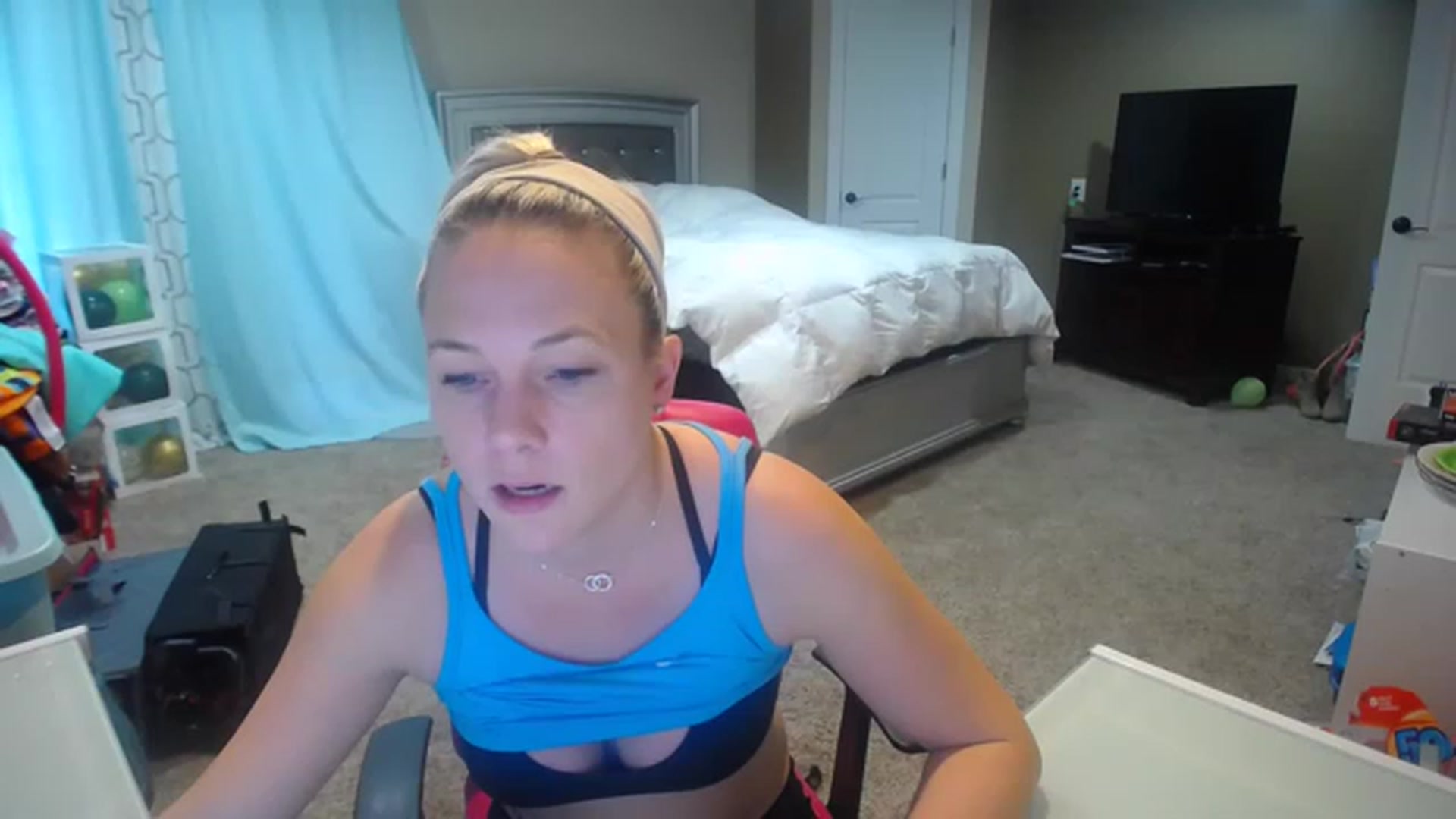 Gallery image thumbnail from AshlynnStorm's myfreecams stream on, 01/18/2023, 20:41 image 10 of 20