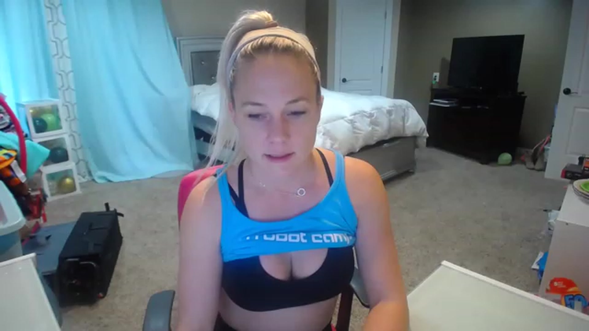 Gallery image thumbnail from AshlynnStorm's myfreecams stream on, 01/18/2023, 20:41 image 7 of 20