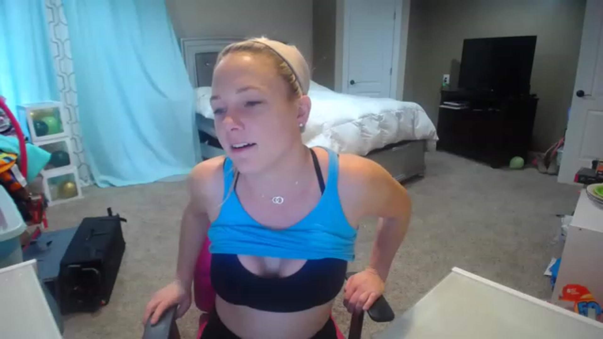 Gallery image thumbnail from AshlynnStorm's myfreecams stream on, 01/18/2023, 20:41 image 9 of 20