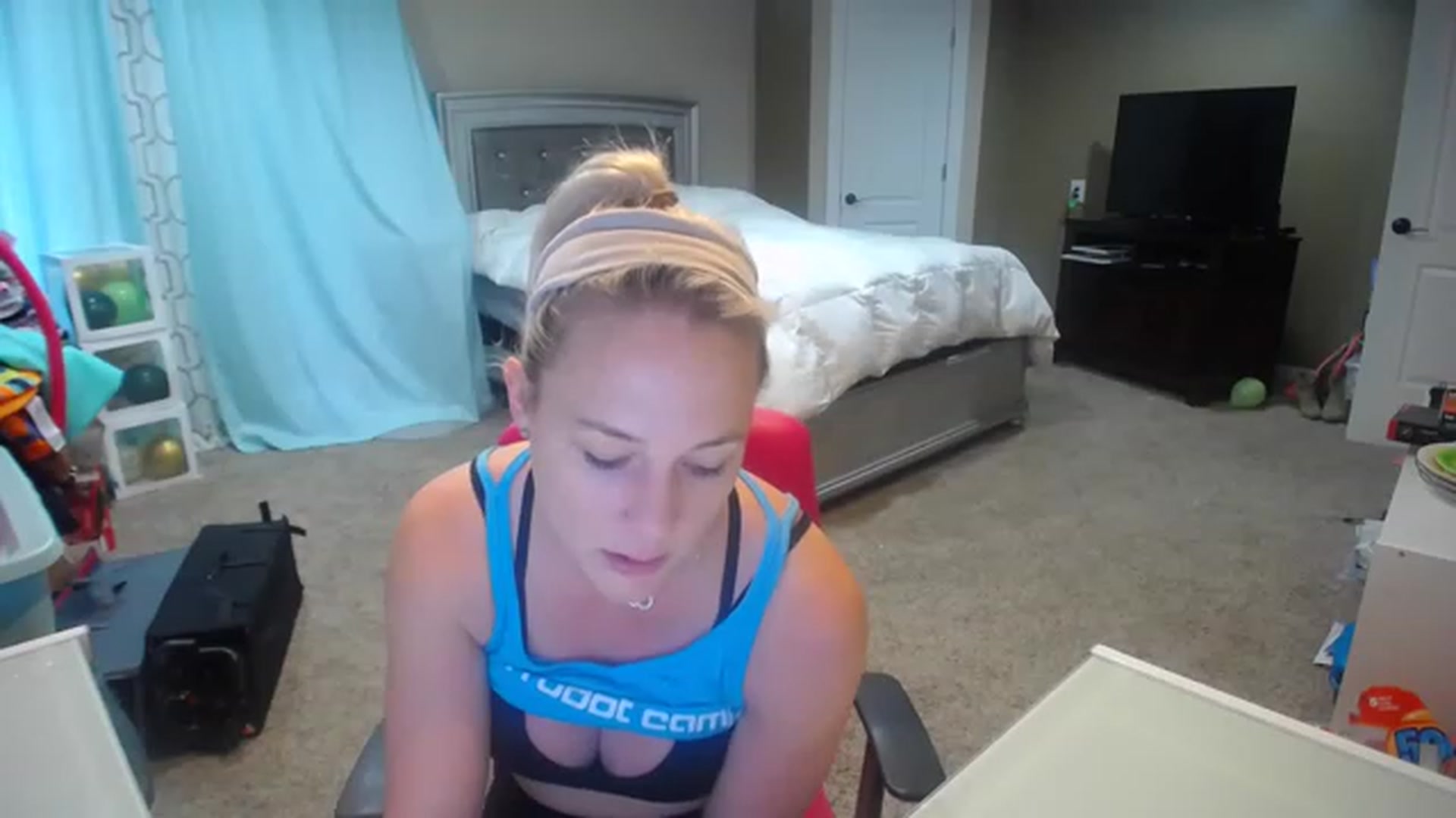 Gallery image thumbnail from AshlynnStorm's myfreecams stream on, 01/18/2023, 20:41 image 3 of 20
