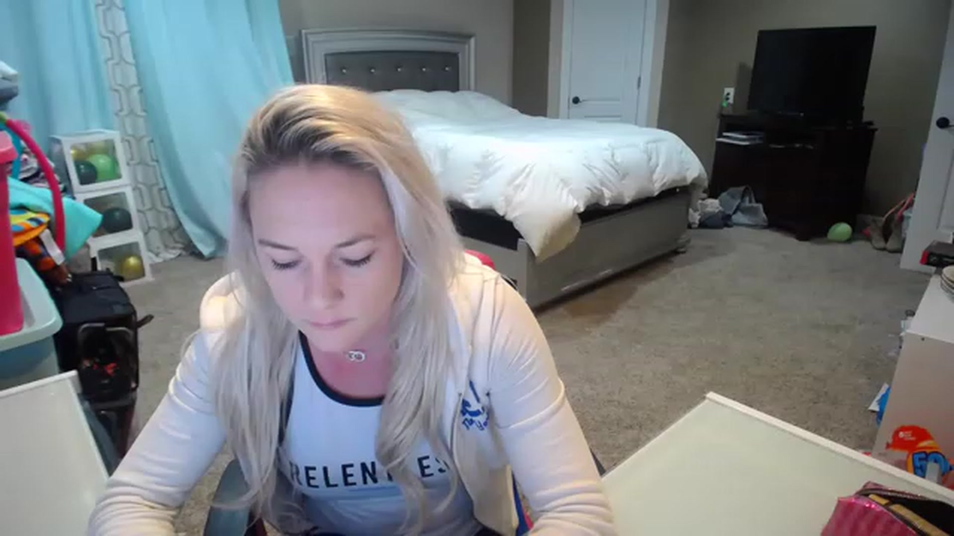 Gallery image thumbnail from AshlynnStorm's myfreecams stream on, 01/21/2023, 05:23 image 4 of 20