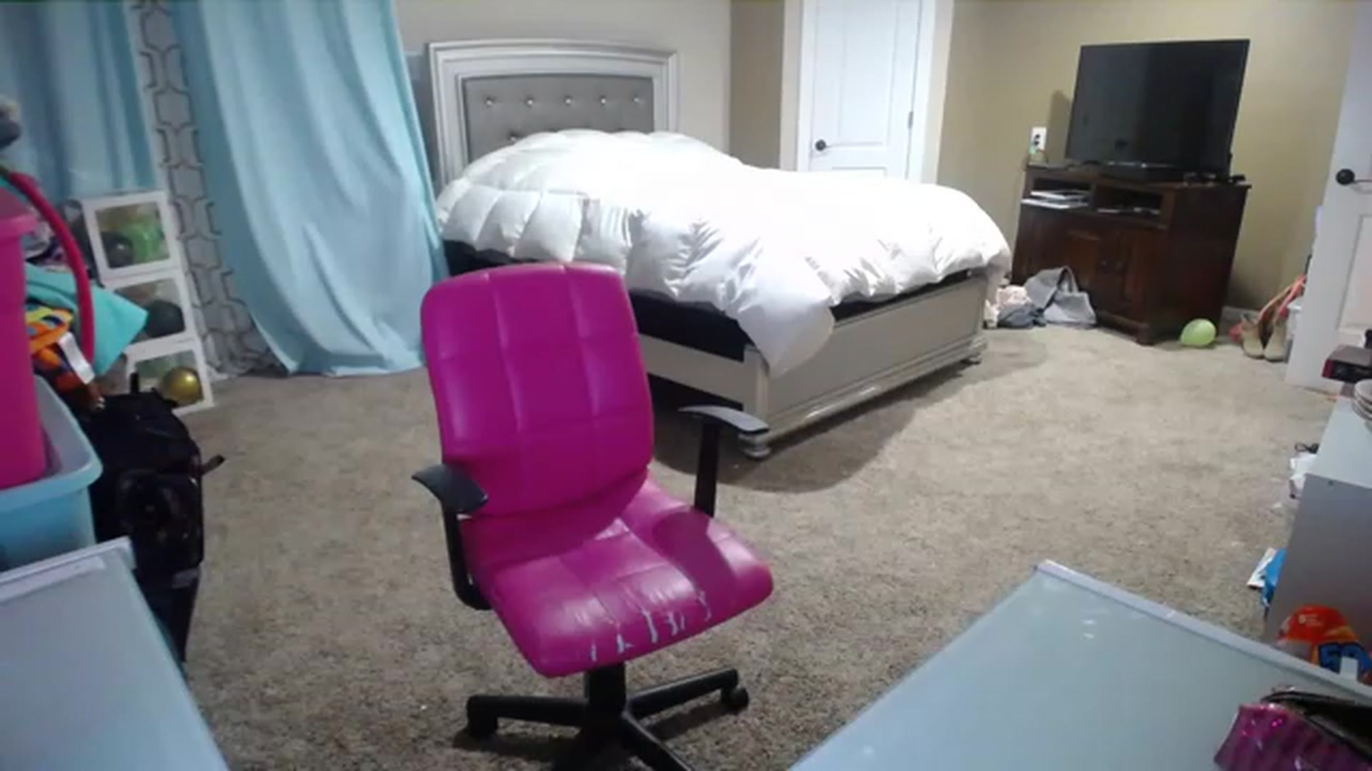 Gallery image thumbnail from AshlynnStorm's myfreecams stream on, 01/21/2023, 05:23 image 14 of 20