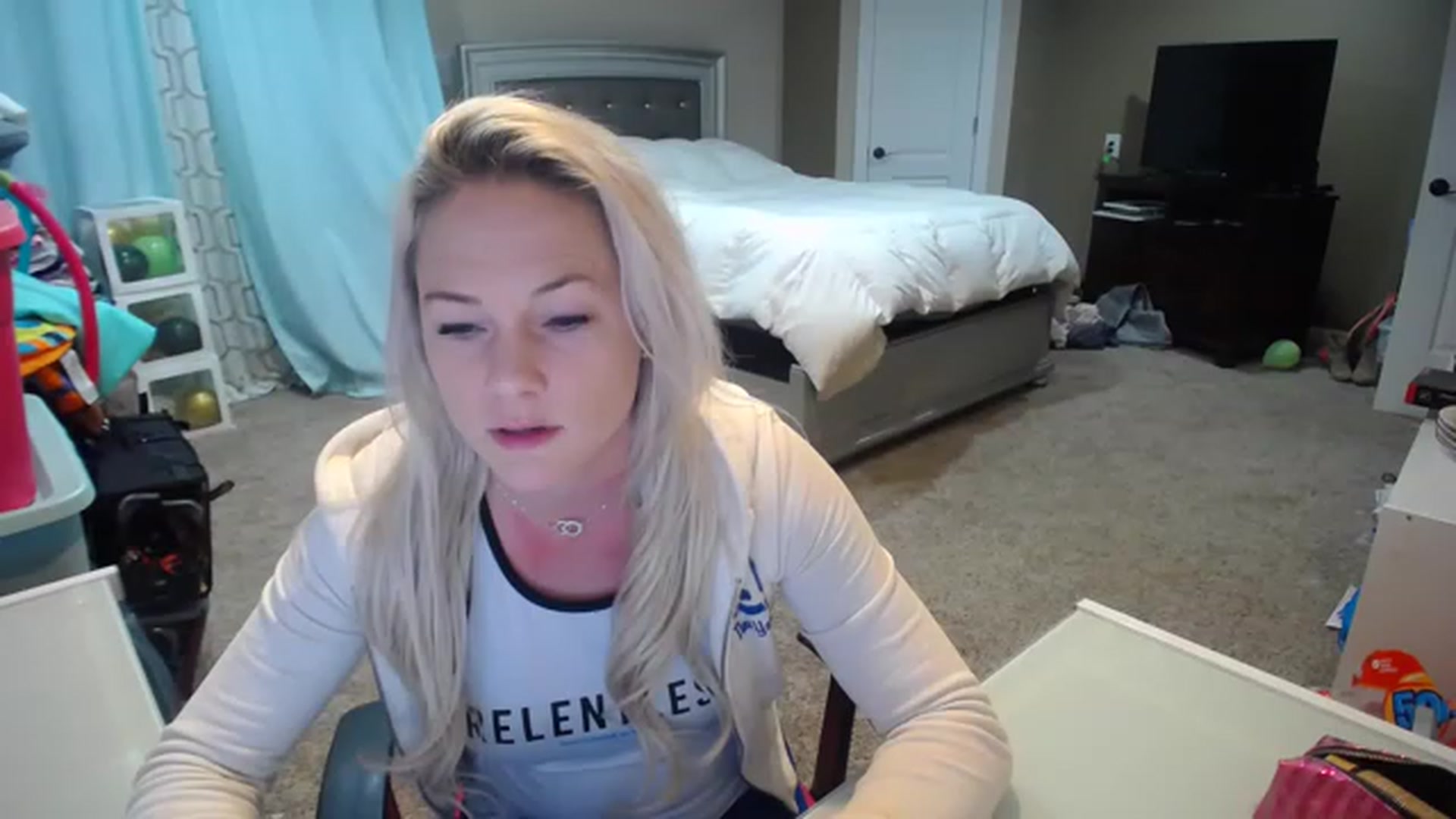 Gallery image thumbnail from AshlynnStorm's myfreecams stream on, 01/21/2023, 05:23 image 5 of 20