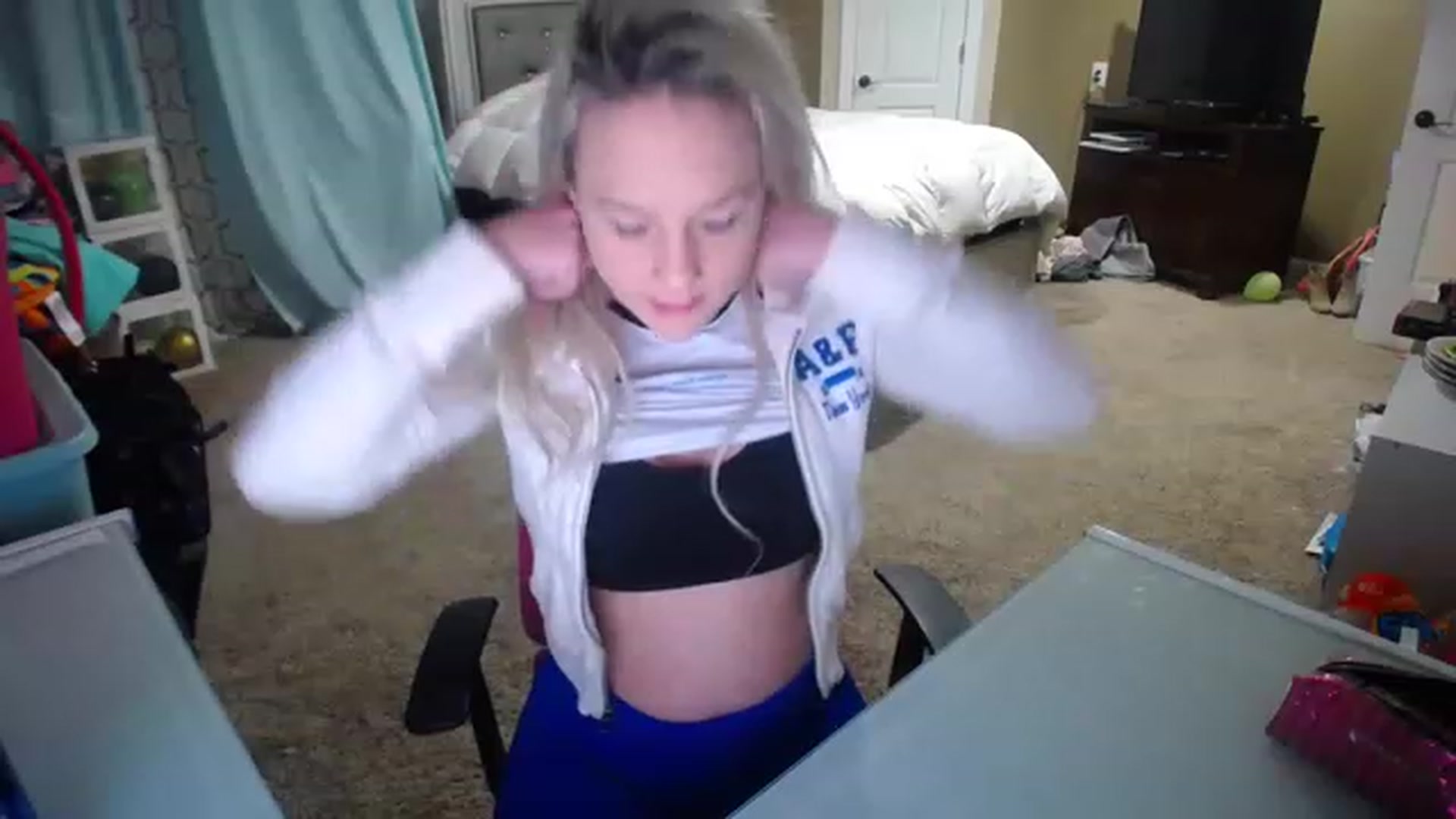 Gallery image thumbnail from AshlynnStorm's myfreecams stream on, 01/21/2023, 05:23 image 11 of 20