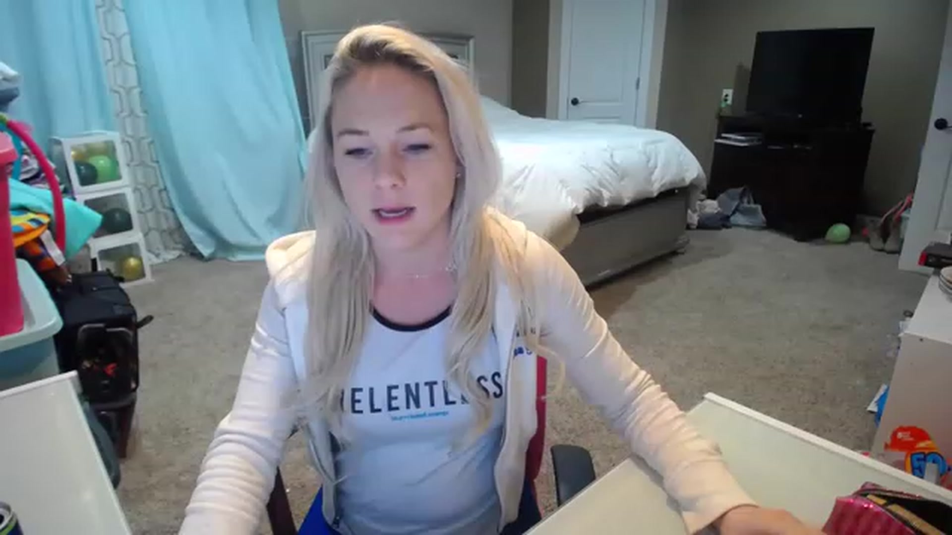Gallery image thumbnail from AshlynnStorm's myfreecams stream on, 01/21/2023, 05:23 image 2 of 20
