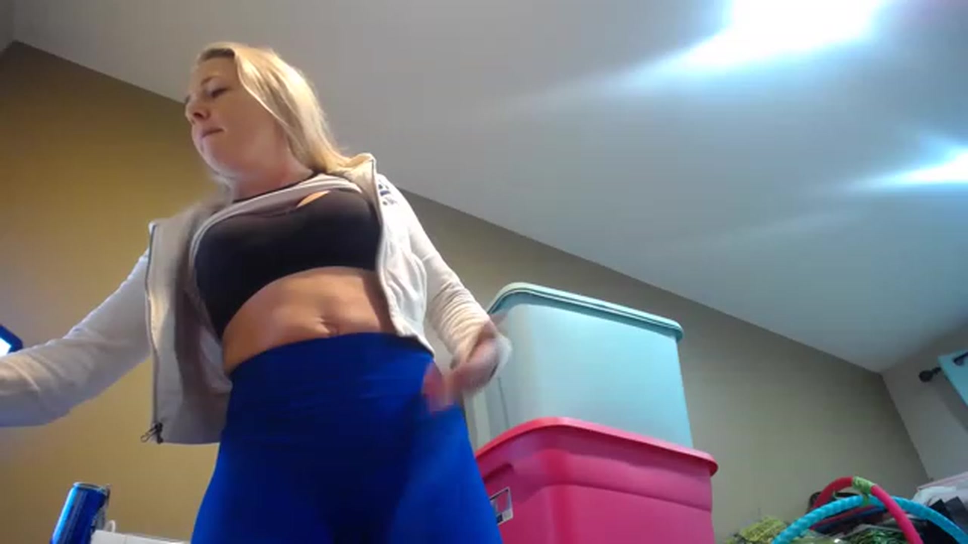 Gallery image thumbnail from AshlynnStorm's myfreecams stream on, 01/21/2023, 05:23 image 8 of 20