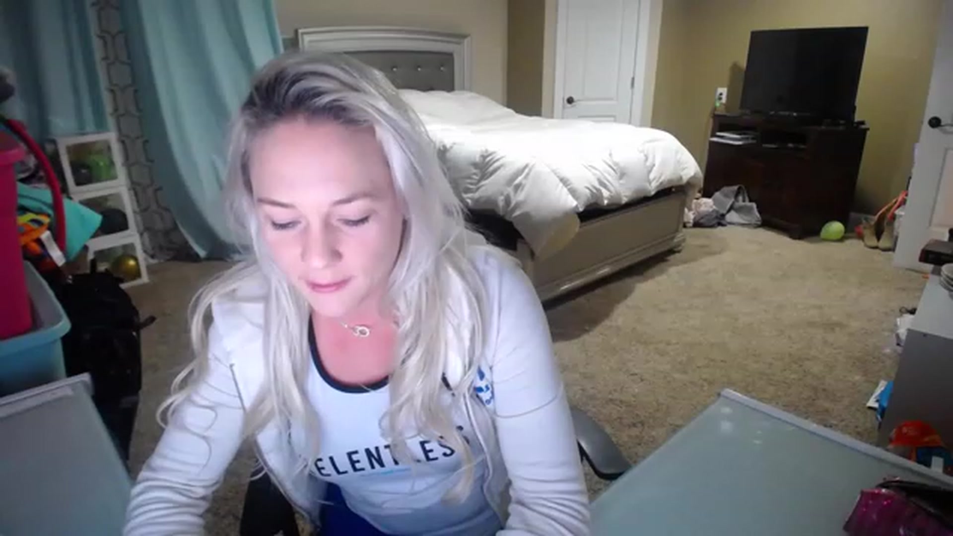 Gallery image thumbnail from AshlynnStorm's myfreecams stream on, 01/21/2023, 05:23 image 19 of 20