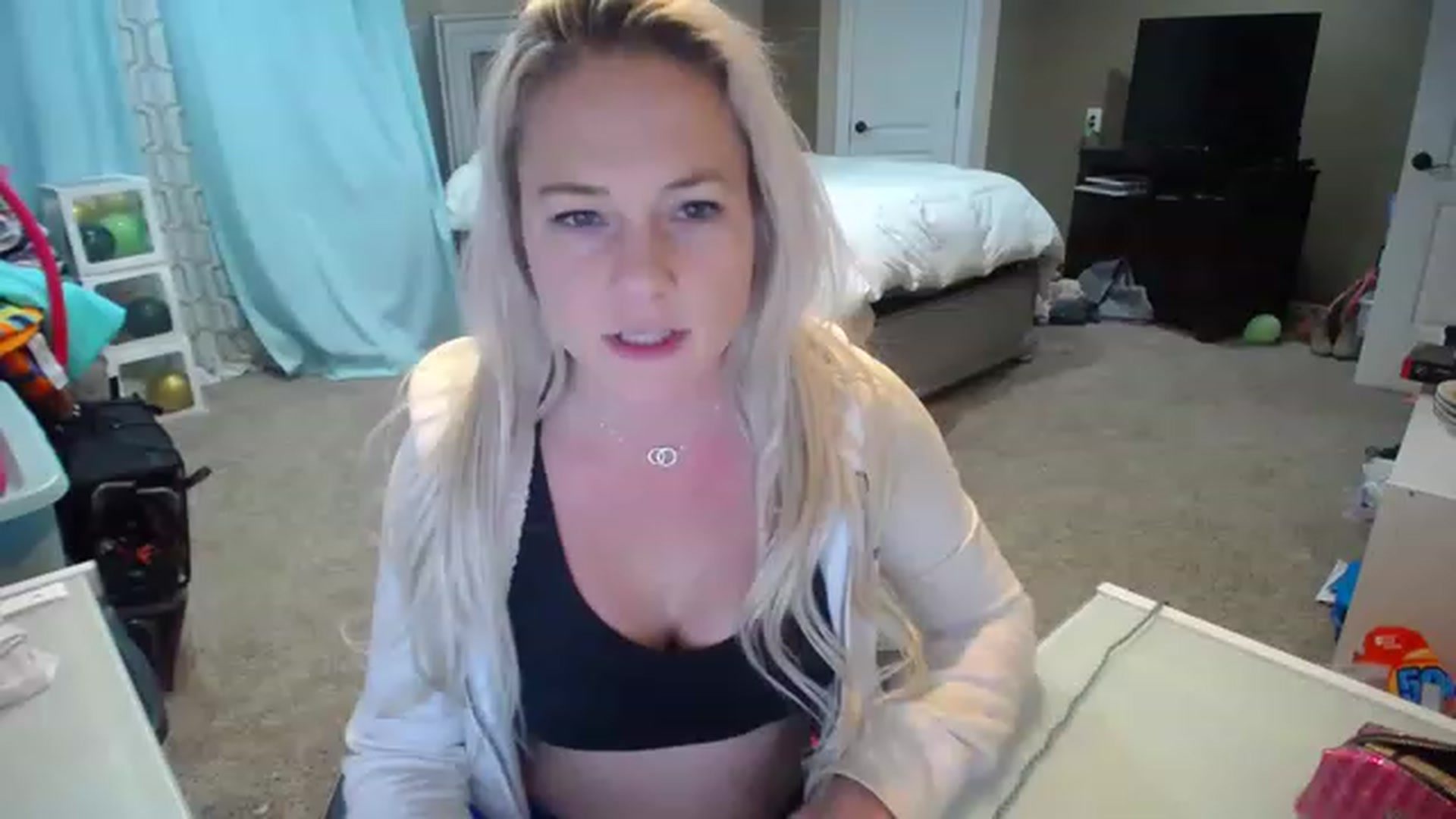 Gallery image thumbnail from AshlynnStorm's myfreecams stream on, 01/21/2023, 06:53 image 9 of 20