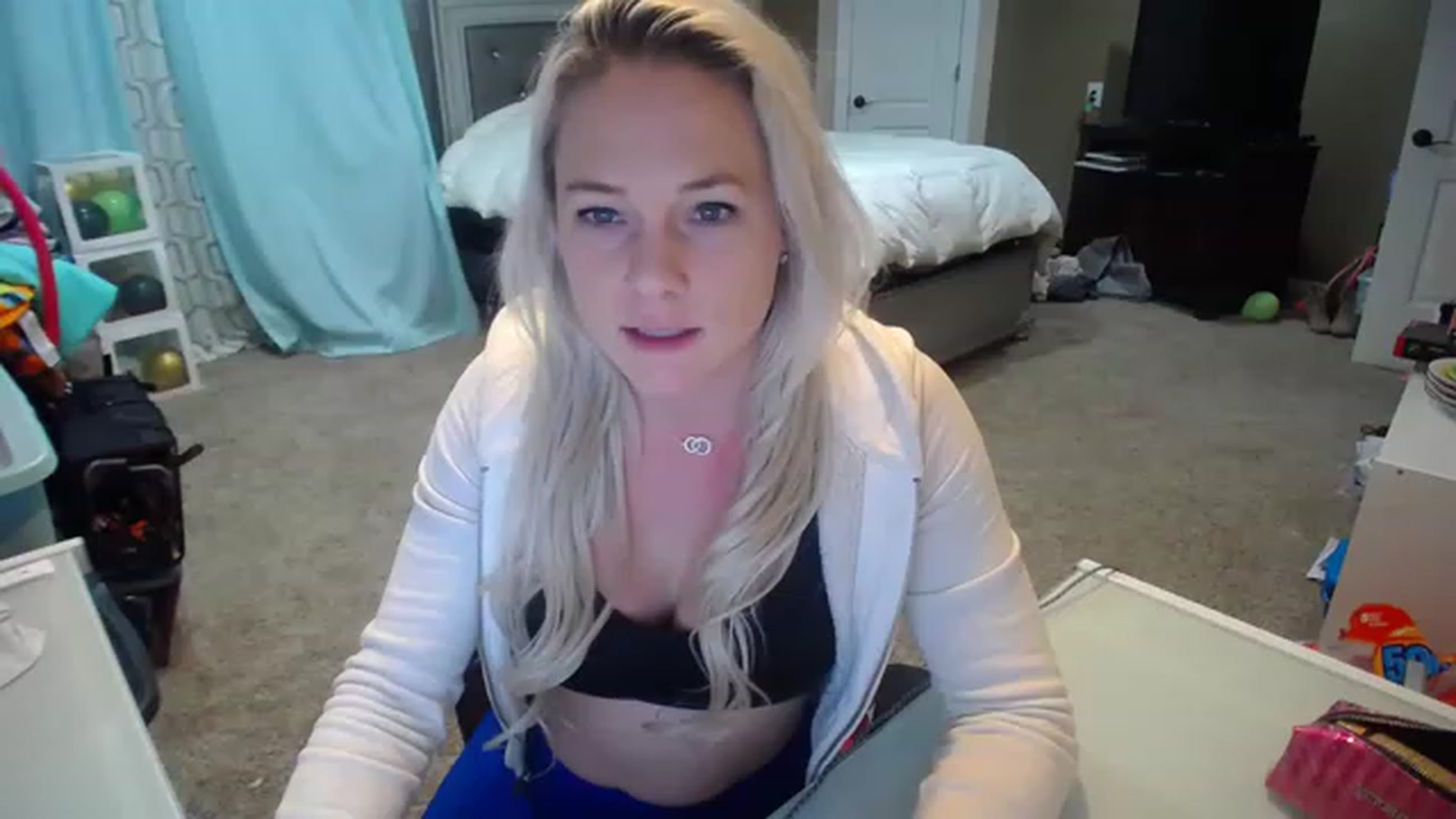 Gallery image thumbnail from AshlynnStorm's myfreecams stream on, 01/21/2023, 06:53 image 4 of 20