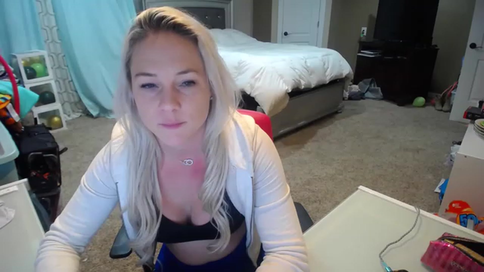 Gallery image thumbnail from AshlynnStorm's myfreecams stream on, 01/21/2023, 06:53 image 3 of 20