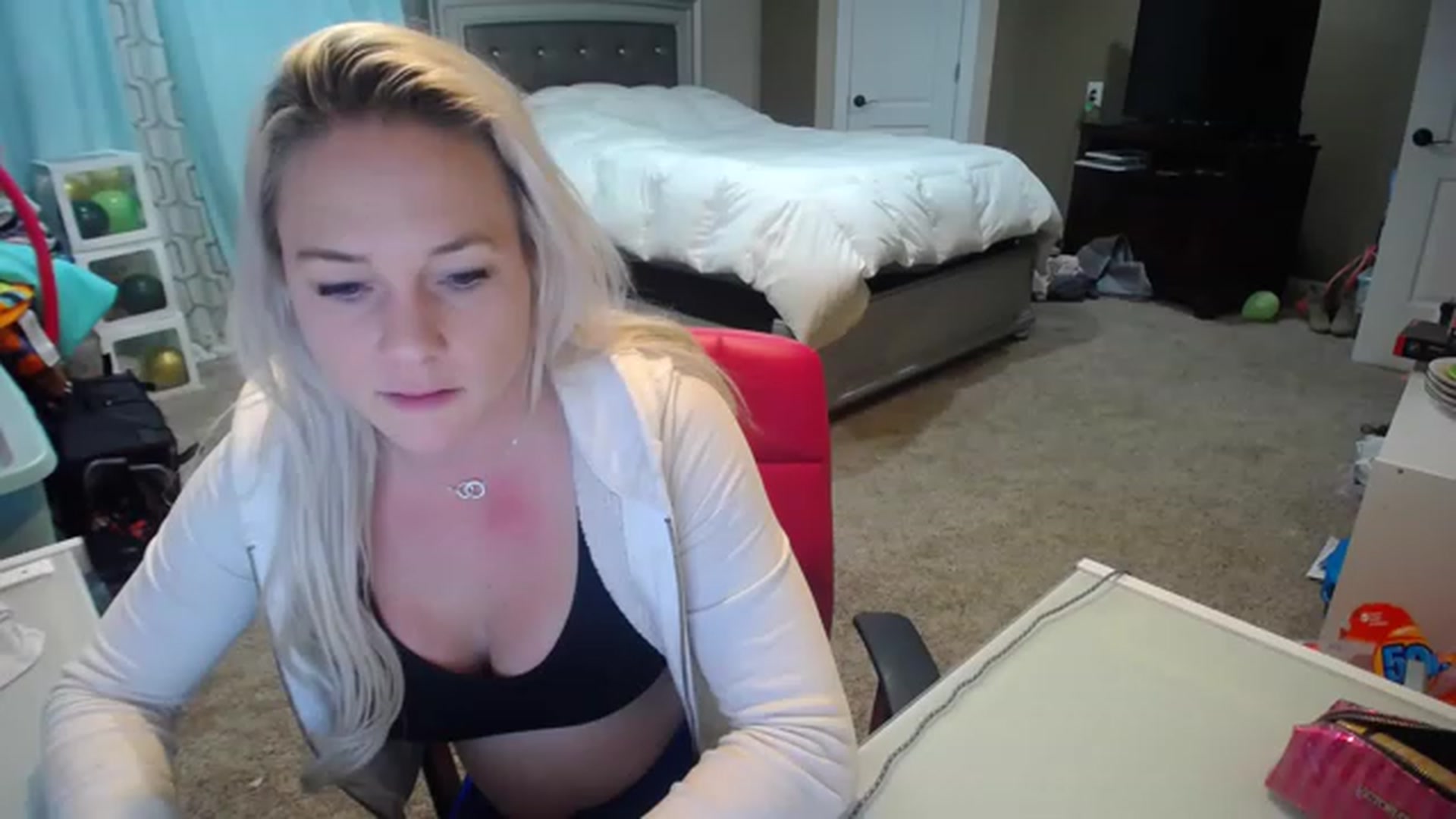 Gallery image thumbnail from AshlynnStorm's myfreecams stream on, 01/21/2023, 06:53 image 6 of 20