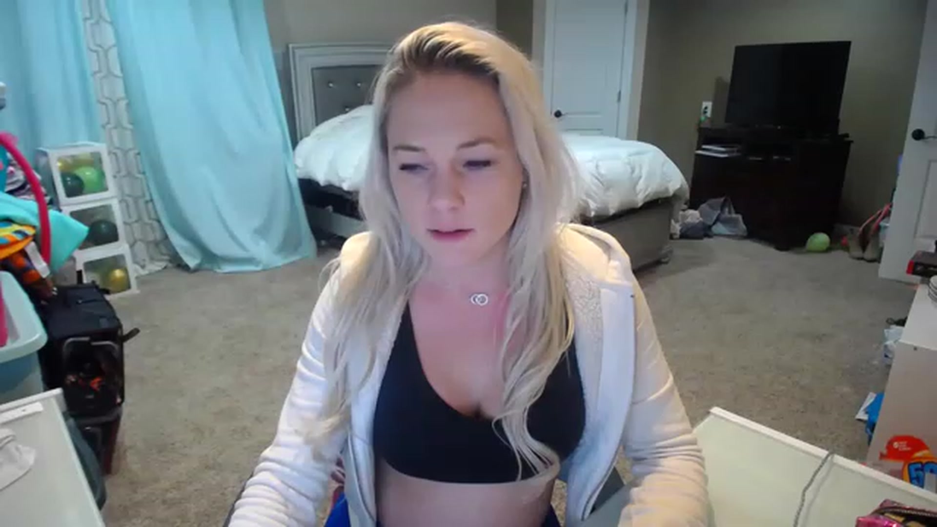 Gallery image thumbnail from AshlynnStorm's myfreecams stream on, 01/21/2023, 06:53 image 2 of 20