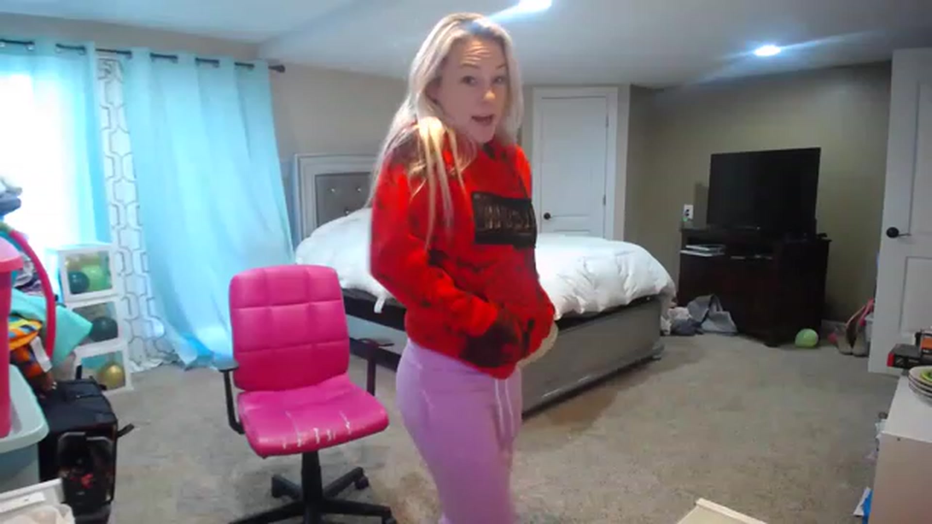 Gallery image thumbnail from AshlynnStorm's myfreecams stream on, 01/21/2023, 19:47 image 5 of 20