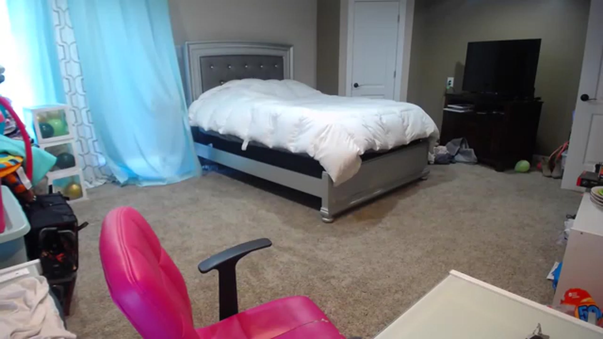 Gallery image thumbnail from AshlynnStorm's myfreecams stream on, 01/21/2023, 19:47 image 3 of 20