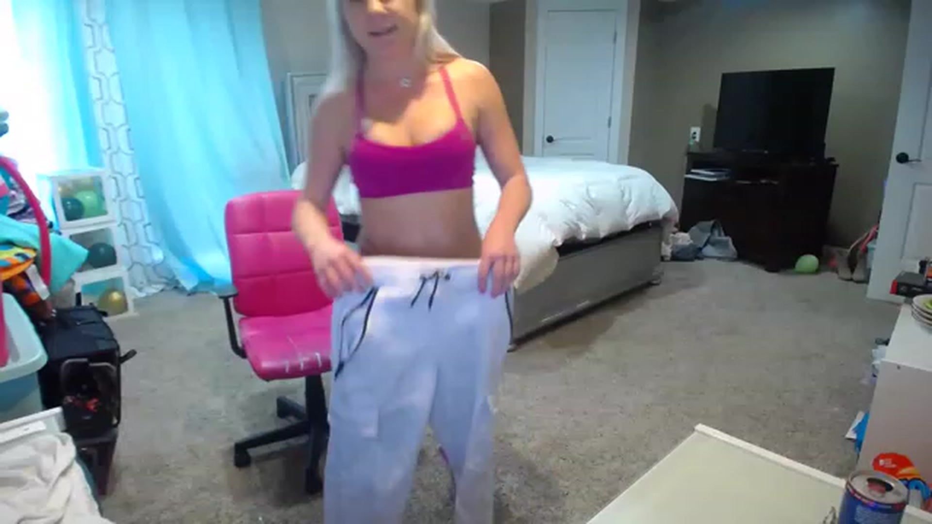 Gallery image thumbnail from AshlynnStorm's myfreecams stream on, 01/21/2023, 19:47 image 4 of 20