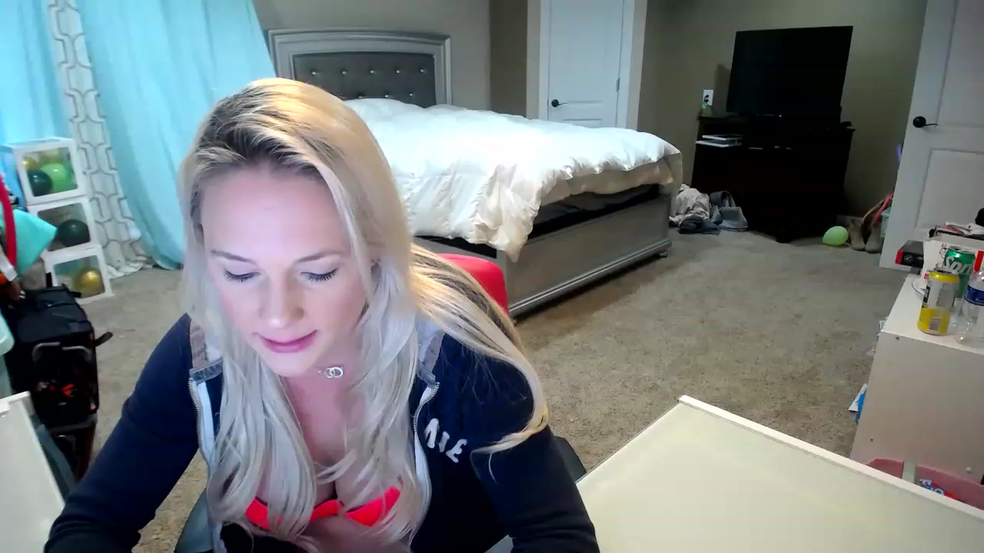 Gallery image thumbnail from AshlynnStorm's myfreecams stream on, 01/25/2023, 20:41 image 20 of 20