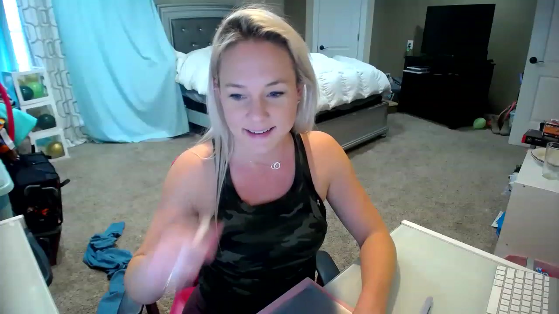 Gallery image thumbnail from AshlynnStorm's myfreecams stream on, 01/26/2023, 20:41 image 12 of 20