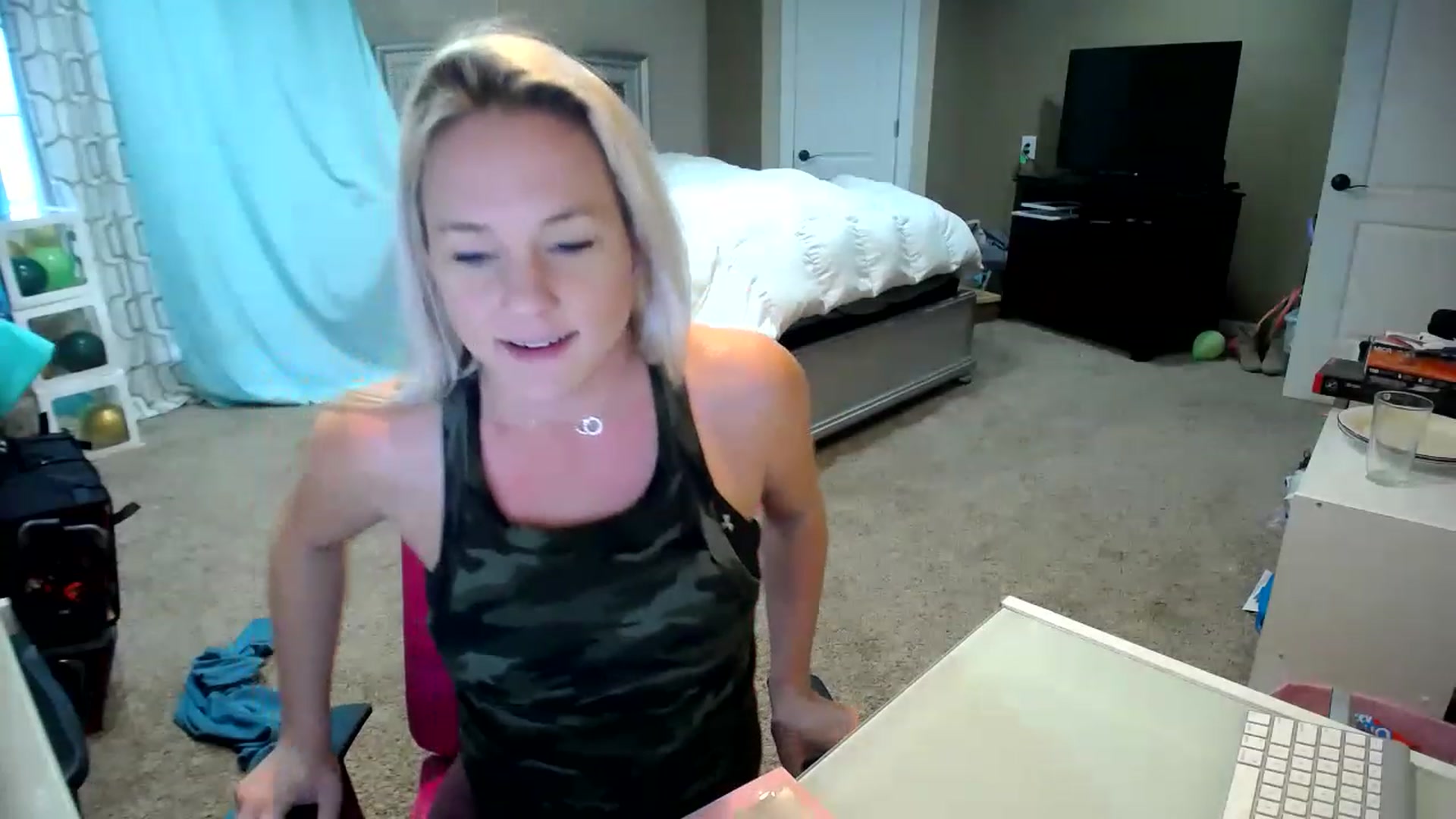 Gallery image thumbnail from AshlynnStorm's myfreecams stream on, 01/26/2023, 20:41 image 11 of 20