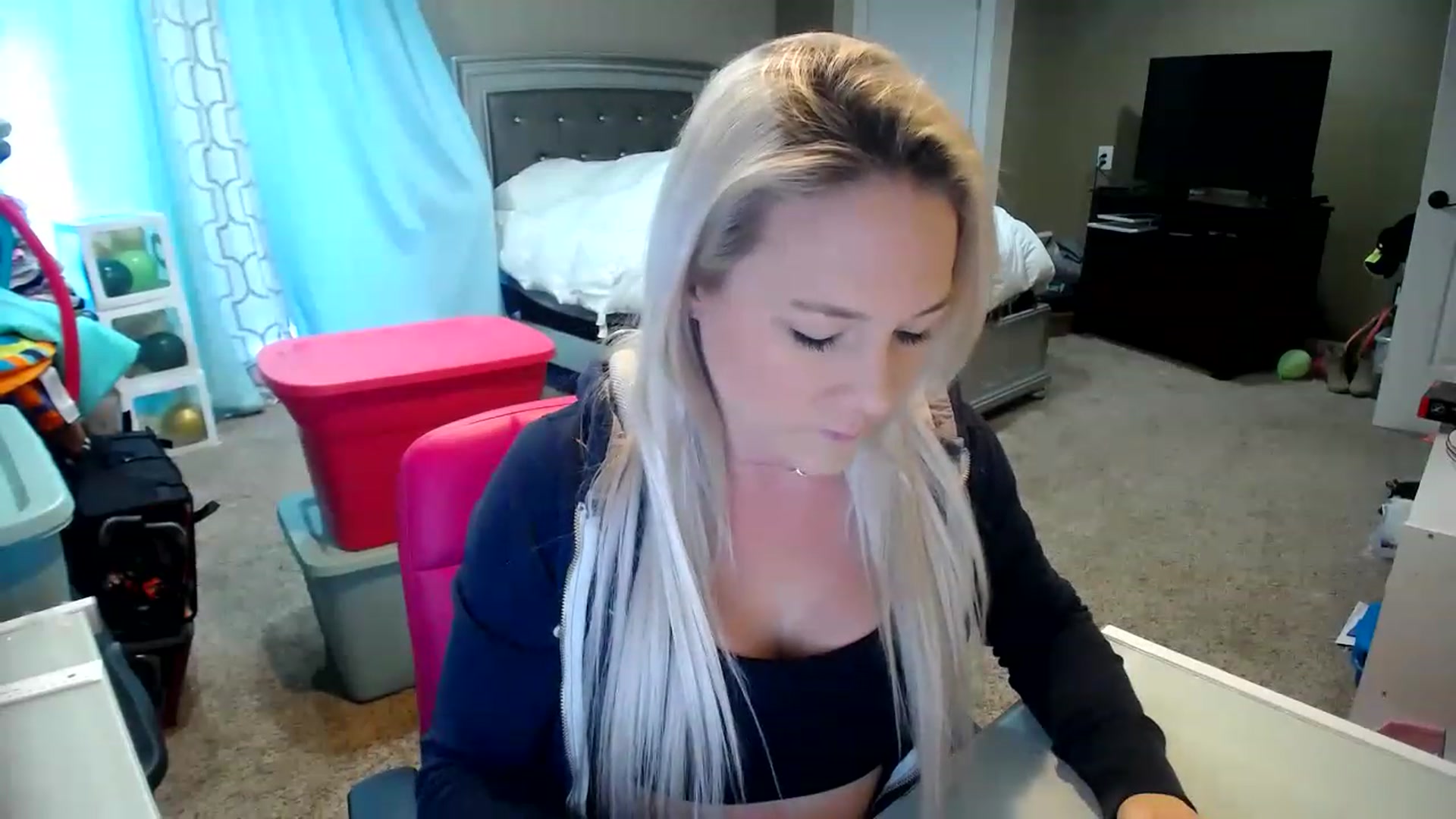 Gallery image thumbnail from AshlynnStorm's myfreecams stream on, 01/27/2023, 19:51 image 6 of 20
