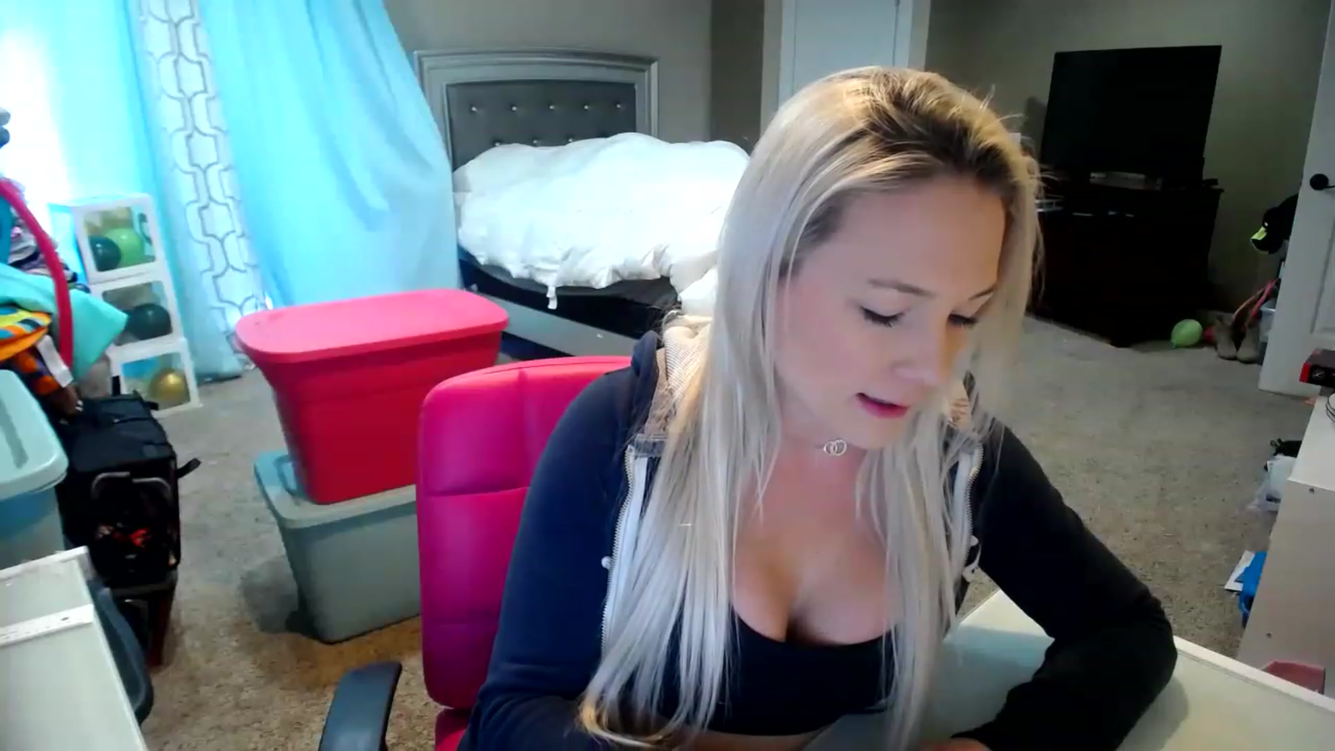 Gallery image thumbnail from AshlynnStorm's myfreecams stream on, 01/27/2023, 19:51 image 7 of 20
