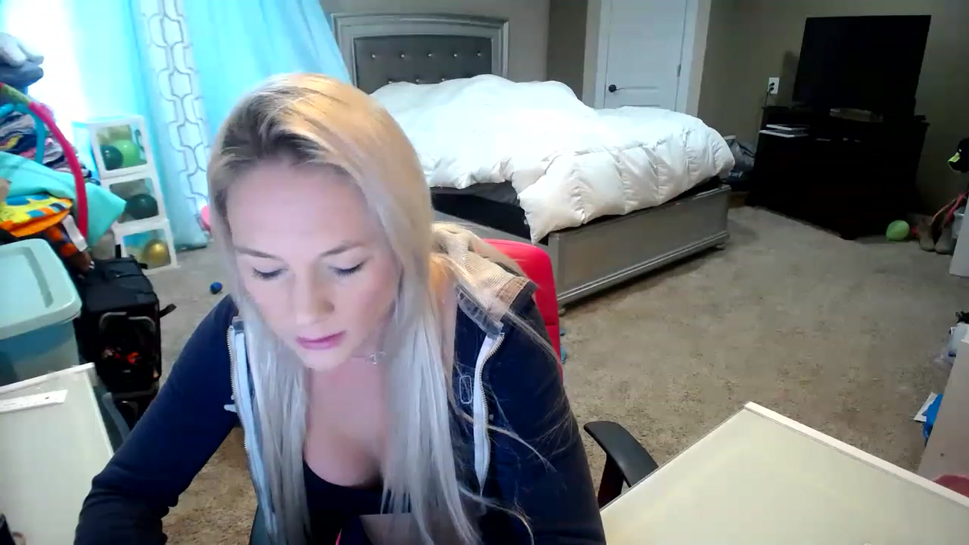 Gallery image thumbnail from AshlynnStorm's myfreecams stream on, 01/27/2023, 19:51 image 20 of 20
