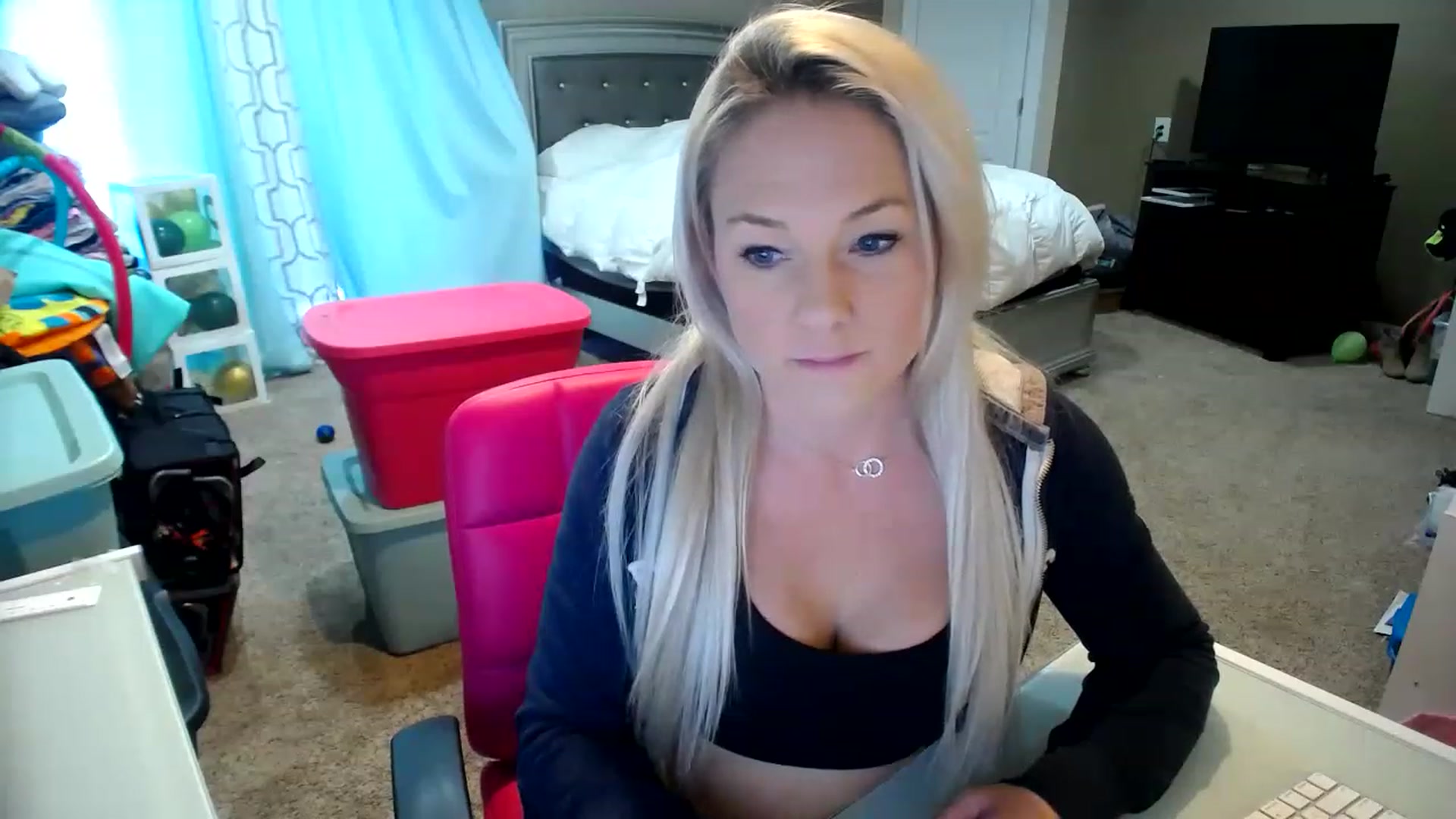 Gallery image thumbnail from AshlynnStorm's myfreecams stream on, 01/27/2023, 19:51 image 16 of 20