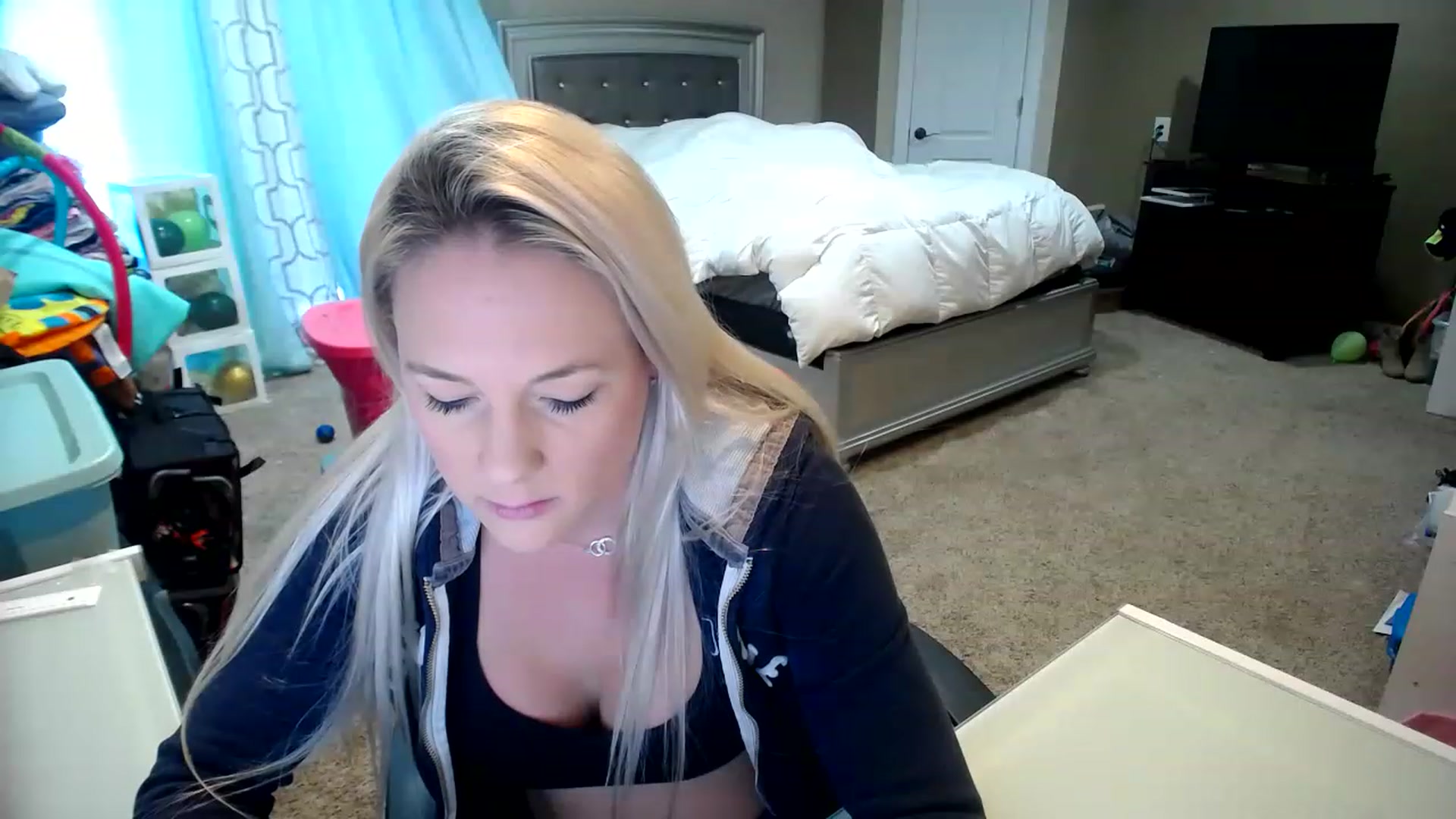 Gallery image thumbnail from AshlynnStorm's myfreecams stream on, 01/27/2023, 19:51 image 15 of 20