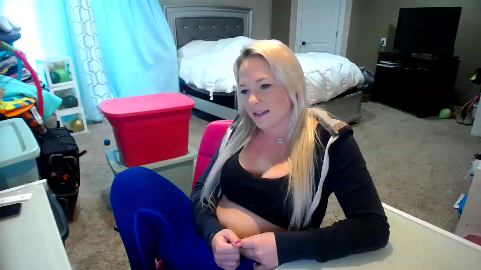 Gallery image thumbnail from AshlynnStorm's myfreecams stream on, 01/27/2023, 20:41 image 13 of 20