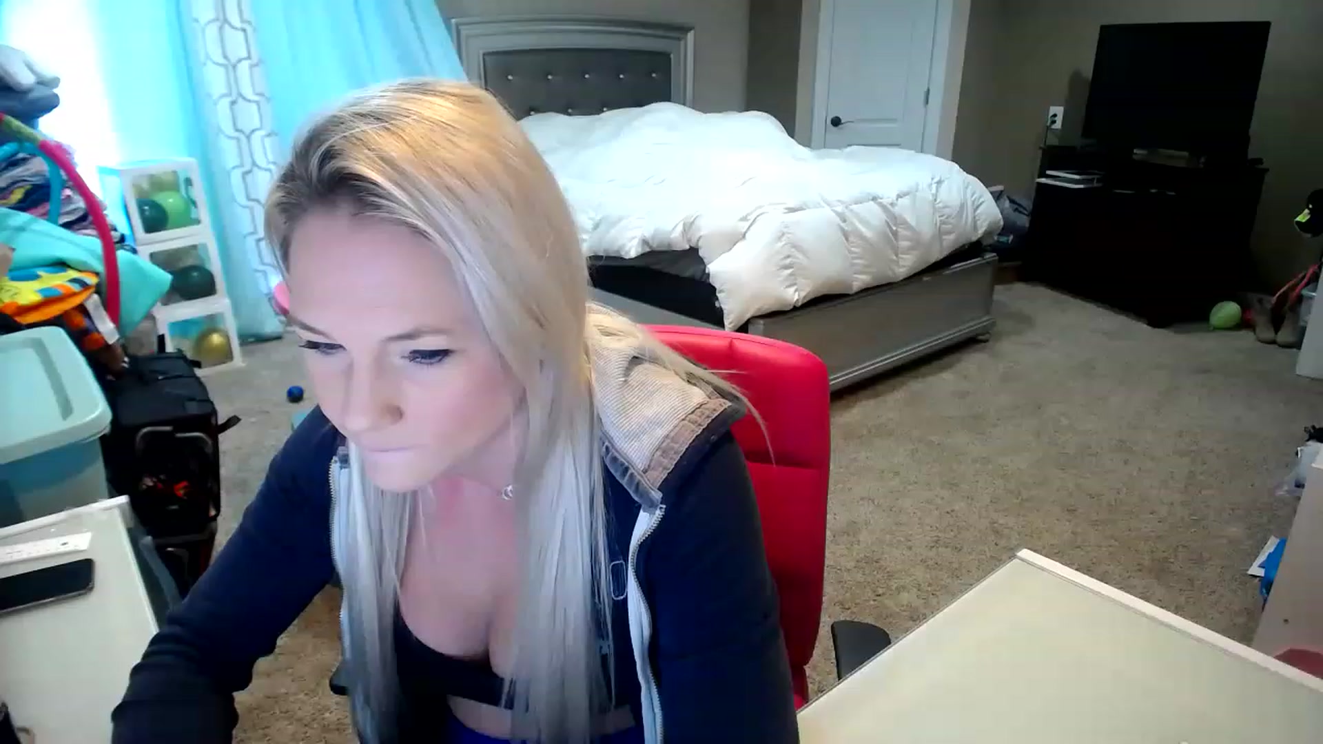 Gallery image thumbnail from AshlynnStorm's myfreecams stream on, 01/27/2023, 20:41 image 1 of 20