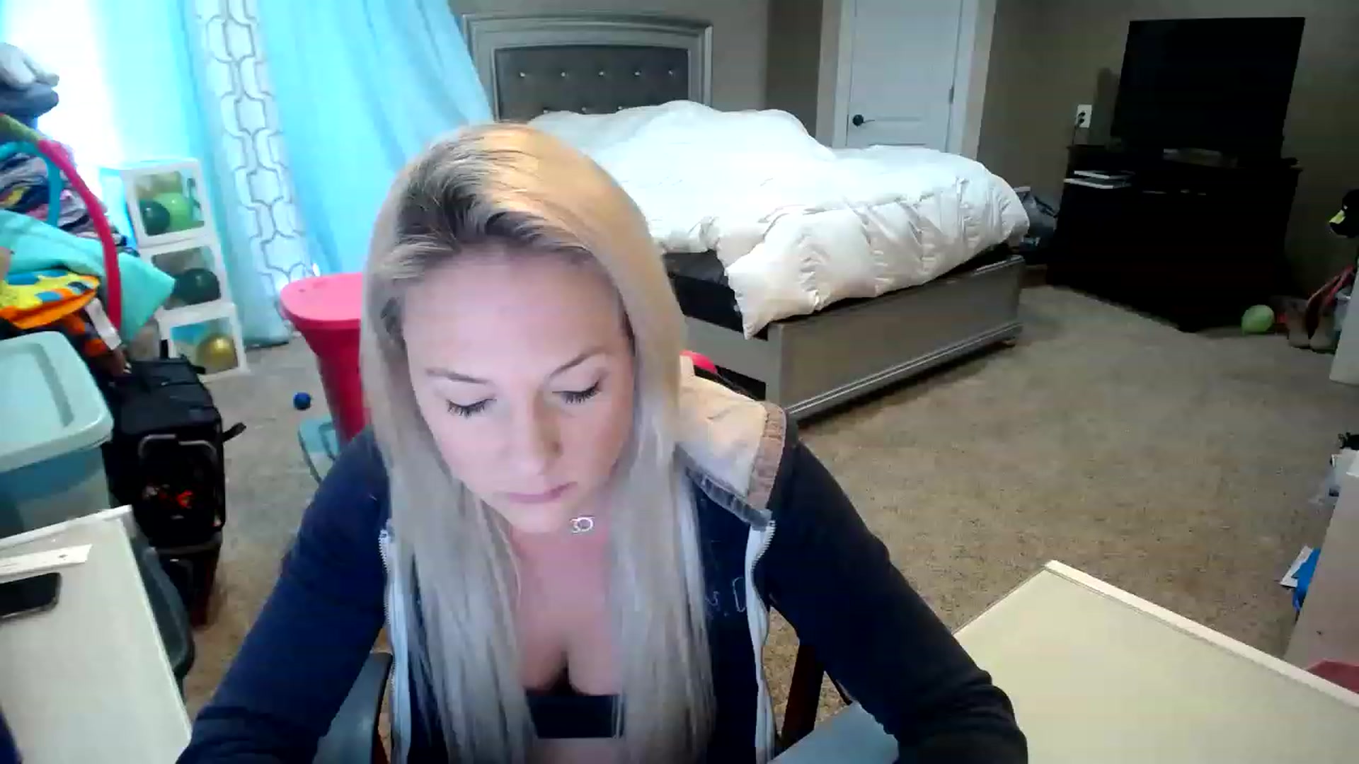 Gallery image thumbnail from AshlynnStorm's myfreecams stream on, 01/27/2023, 20:41 image 17 of 20
