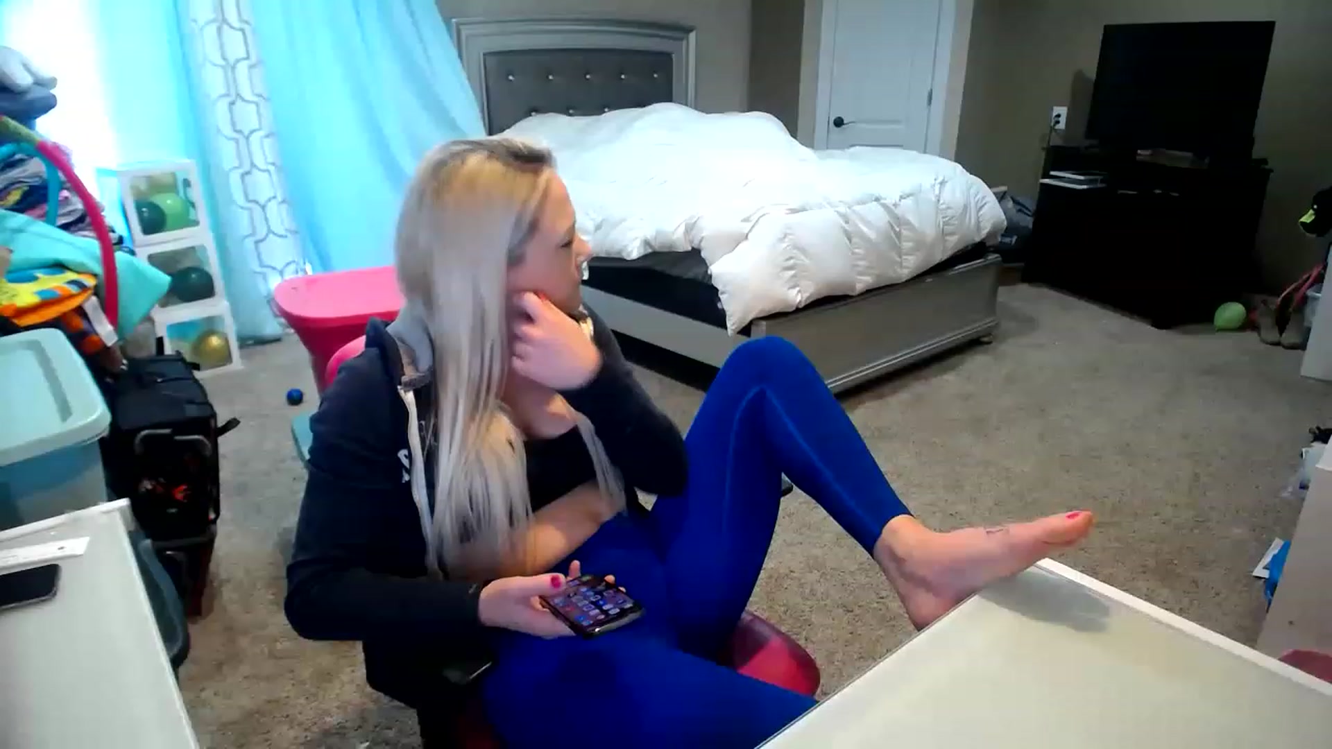 Gallery image thumbnail from AshlynnStorm's myfreecams stream on, 01/27/2023, 20:41 image 11 of 20
