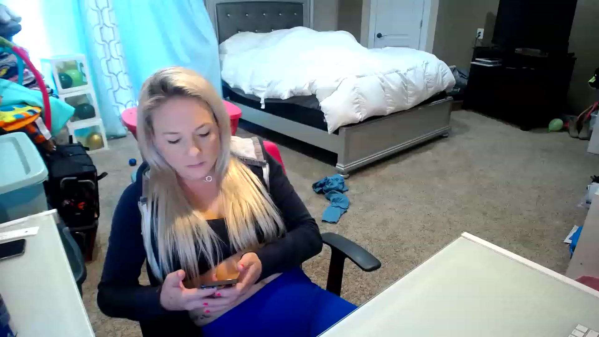 Gallery image thumbnail from AshlynnStorm's myfreecams stream on, 01/27/2023, 20:41 image 19 of 20