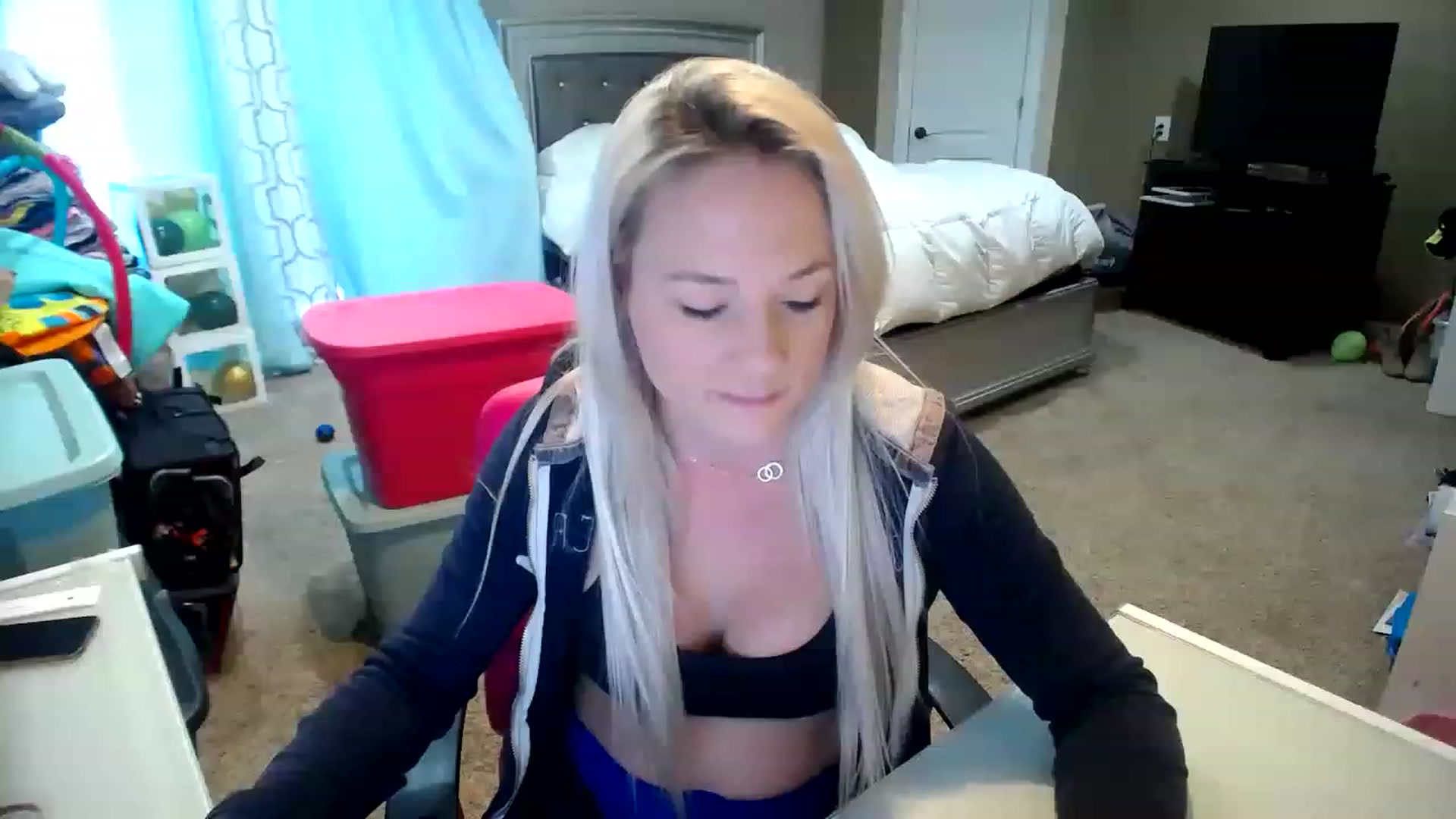Gallery image thumbnail from AshlynnStorm's myfreecams stream on, 01/27/2023, 20:41 image 6 of 20