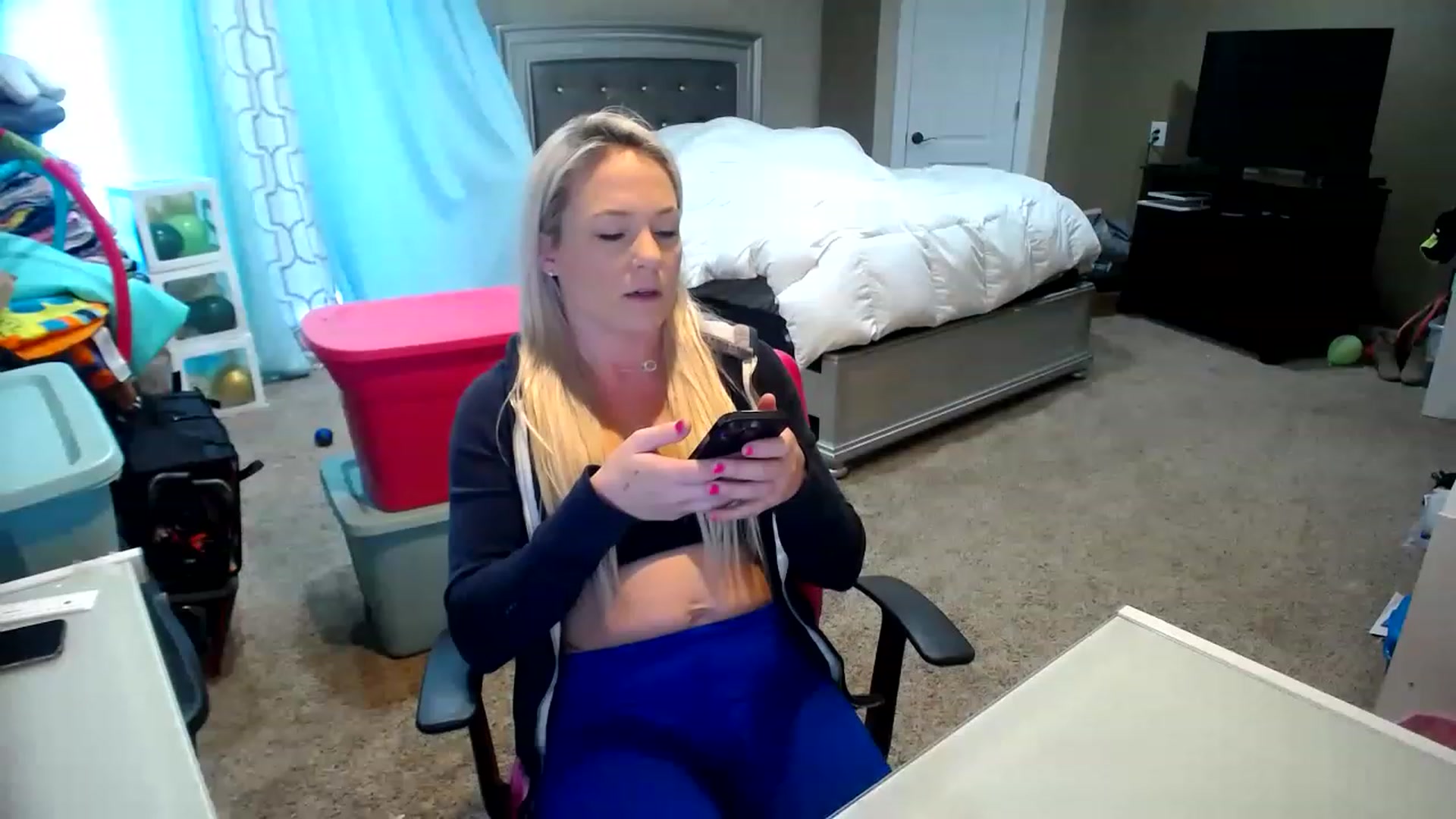 Gallery image thumbnail from AshlynnStorm's myfreecams stream on, 01/27/2023, 20:41 image 10 of 20