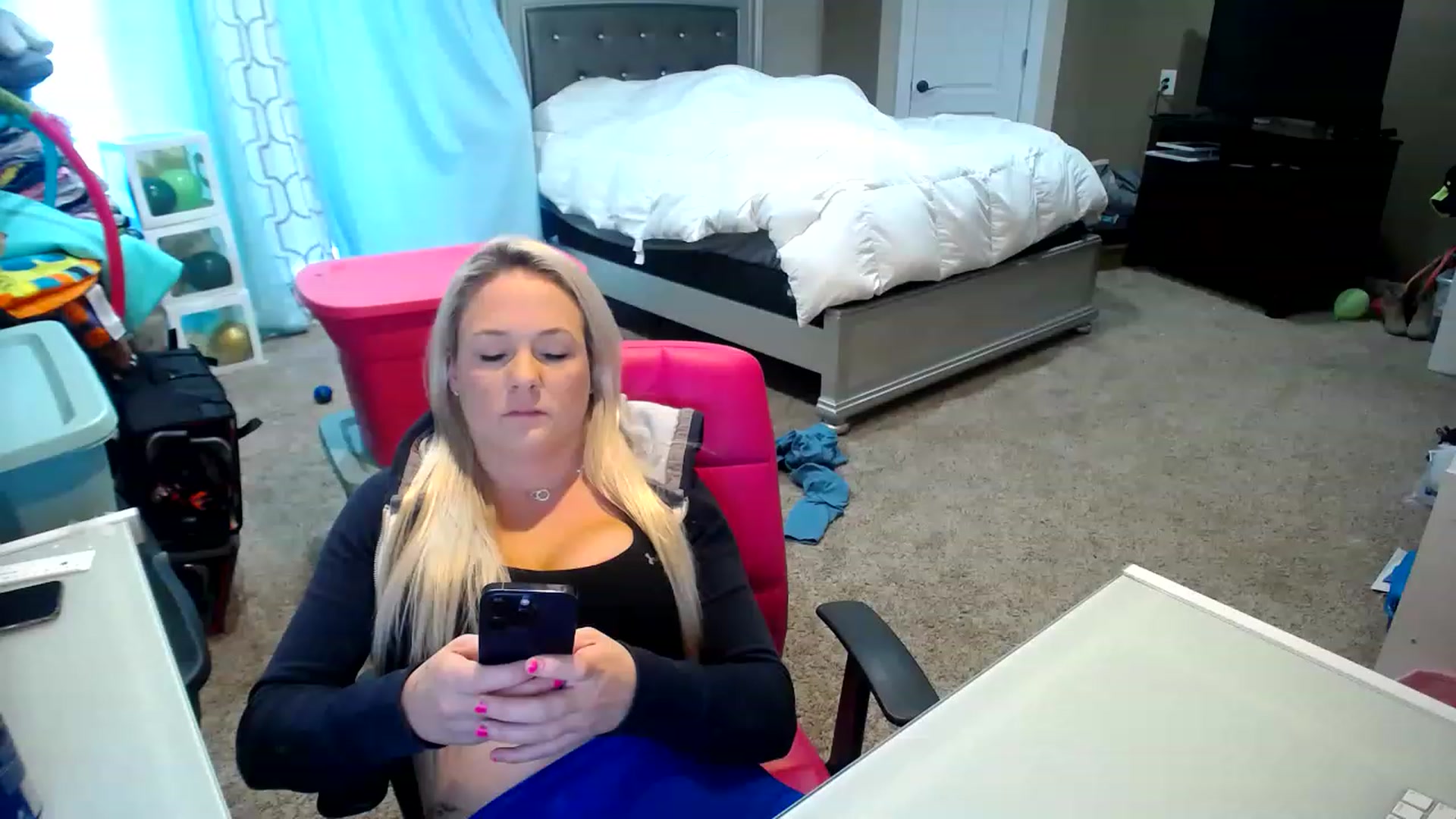 Gallery image thumbnail from AshlynnStorm's myfreecams stream on, 01/27/2023, 20:41 image 20 of 20