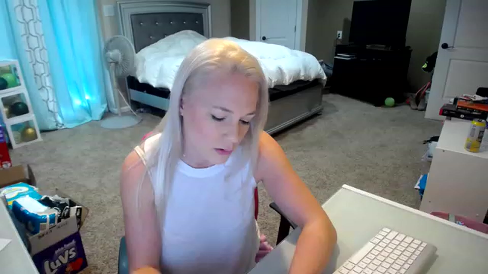 Gallery image thumbnail from AshlynnStorm's myfreecams stream on, 02/01/2023, 20:26 image 7 of 20