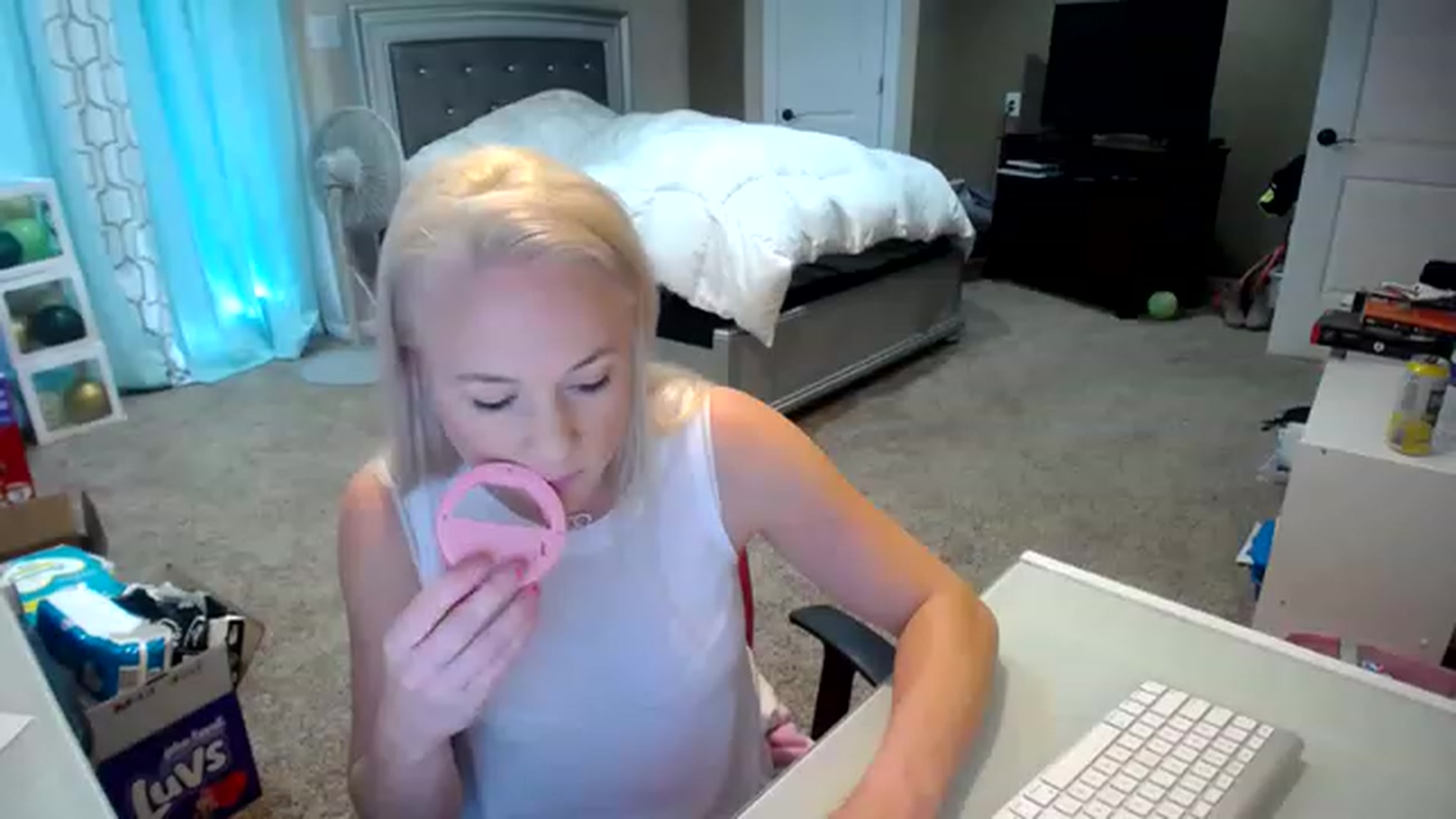 Gallery image thumbnail from AshlynnStorm's myfreecams stream on, 02/01/2023, 20:26 image 9 of 20