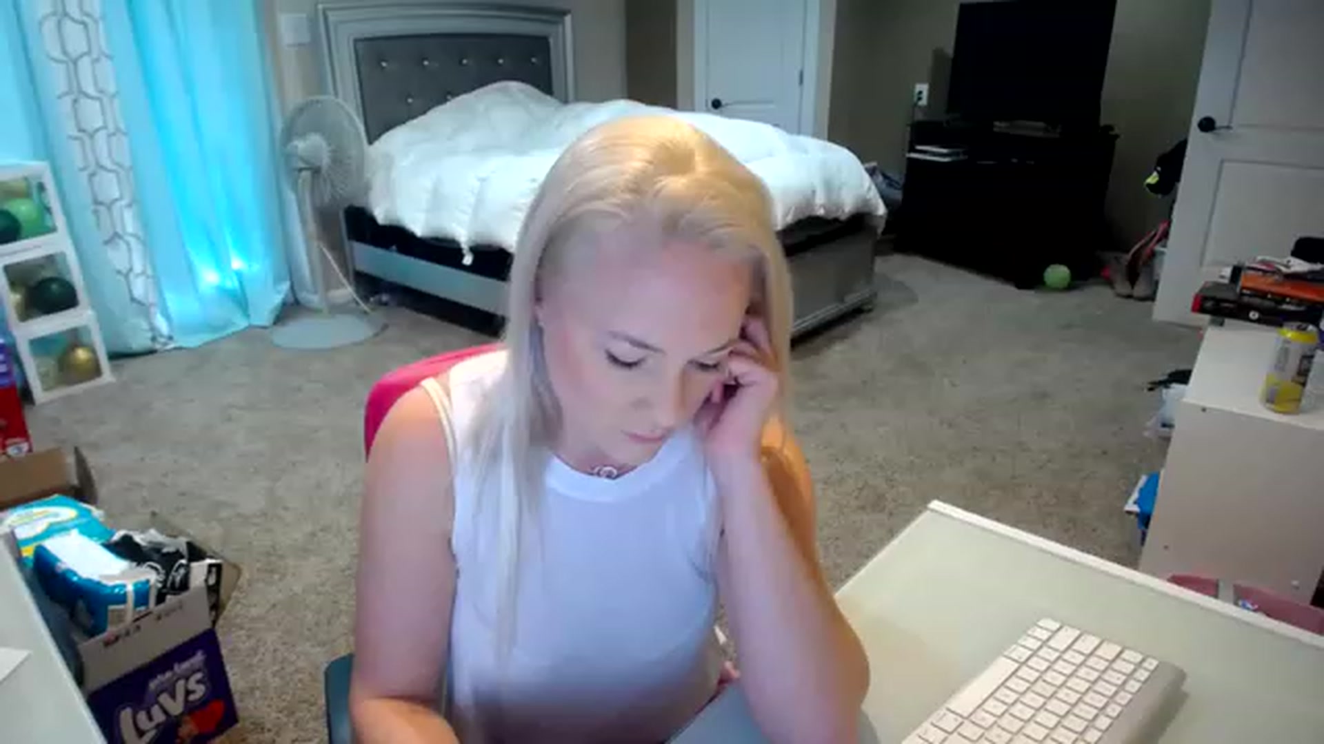 Gallery image thumbnail from AshlynnStorm's myfreecams stream on, 02/01/2023, 20:26 image 8 of 20