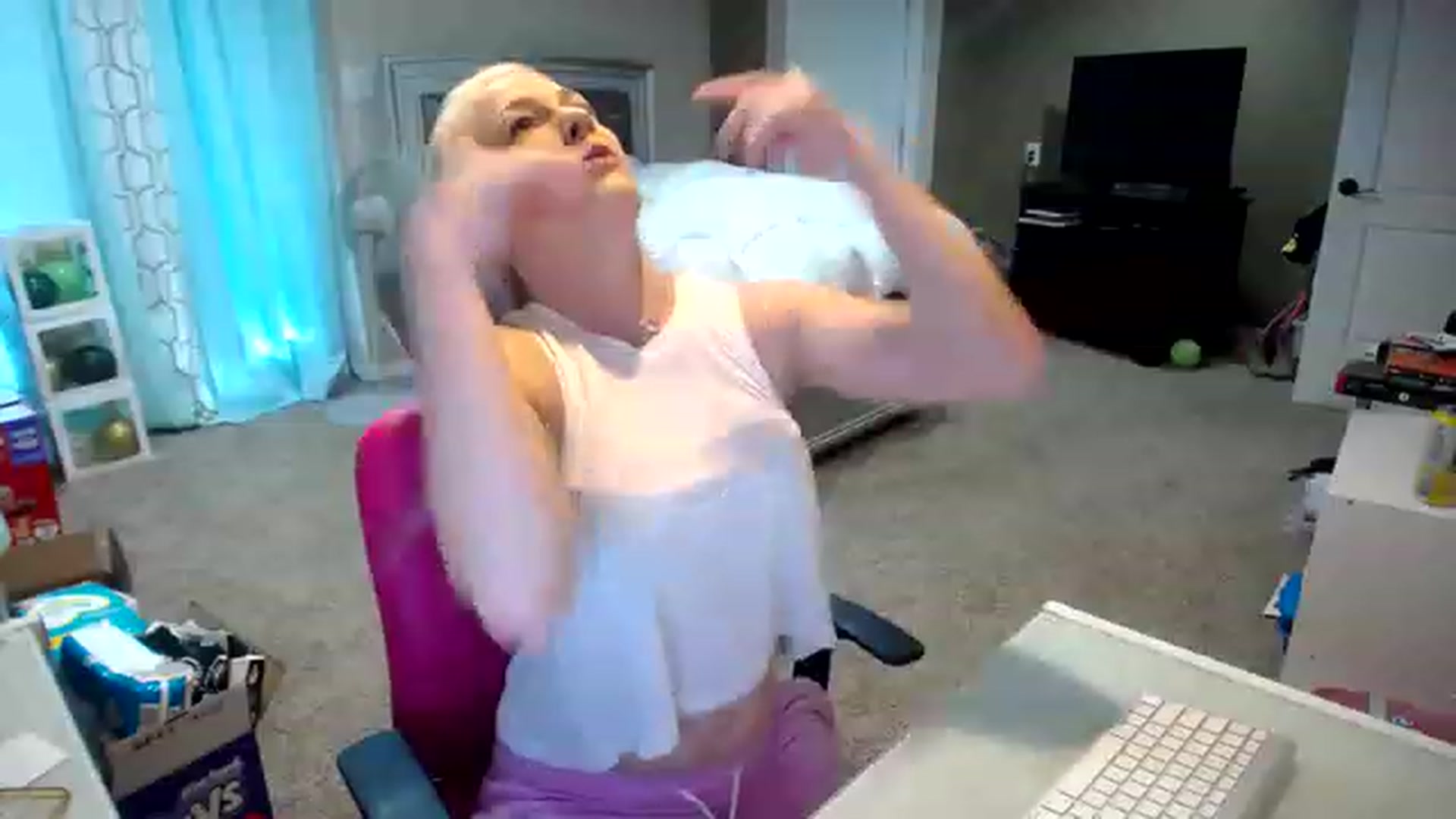 Gallery image thumbnail from AshlynnStorm's myfreecams stream on, 02/01/2023, 20:26 image 13 of 20