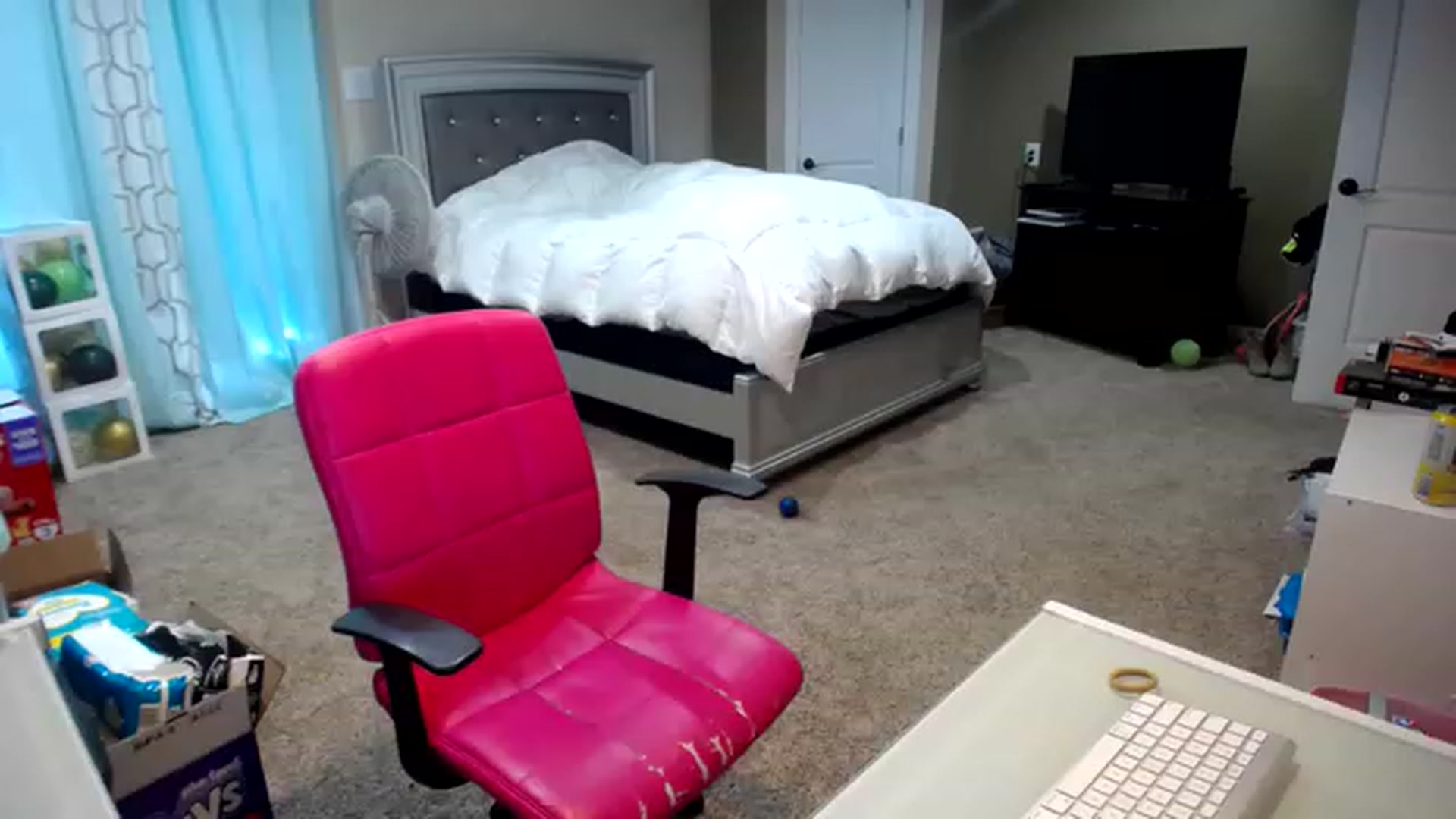 Gallery image thumbnail from AshlynnStorm's myfreecams stream on, 02/01/2023, 20:26 image 16 of 20