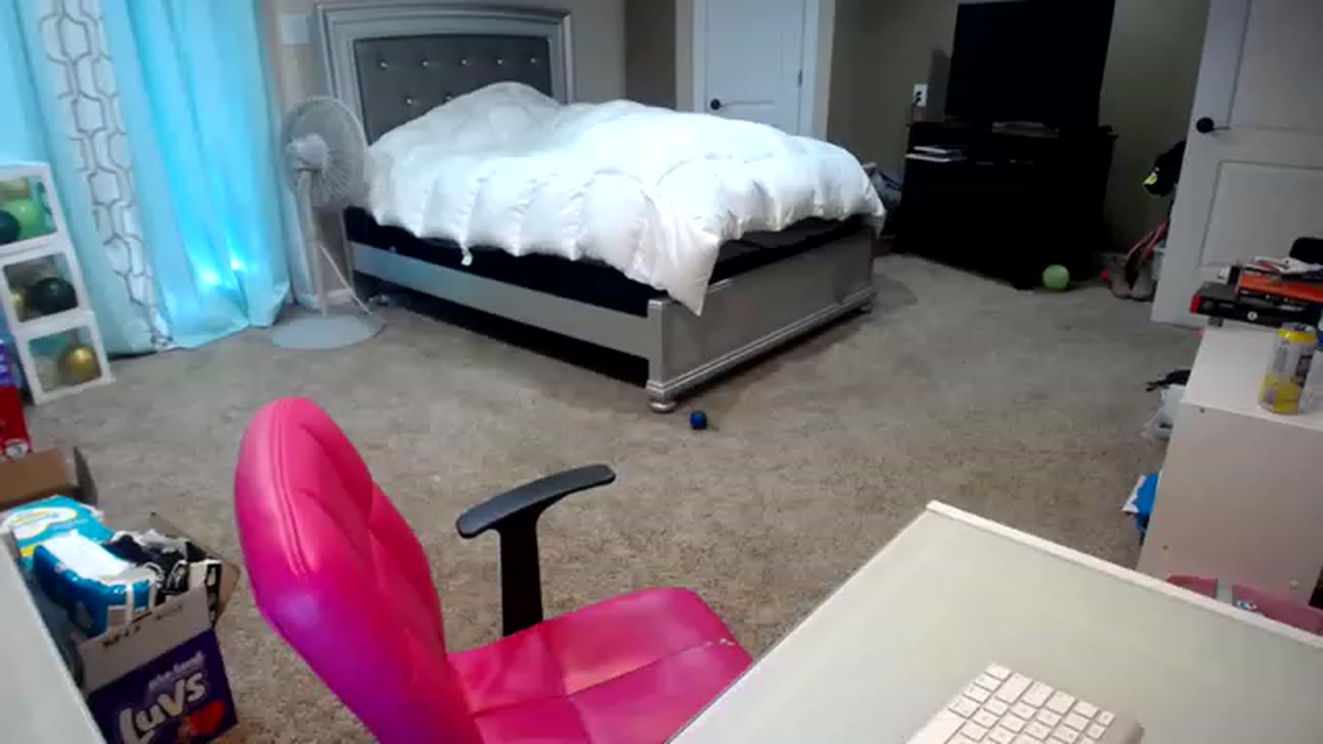 Gallery image thumbnail from AshlynnStorm's myfreecams stream on, 02/01/2023, 20:26 image 6 of 20