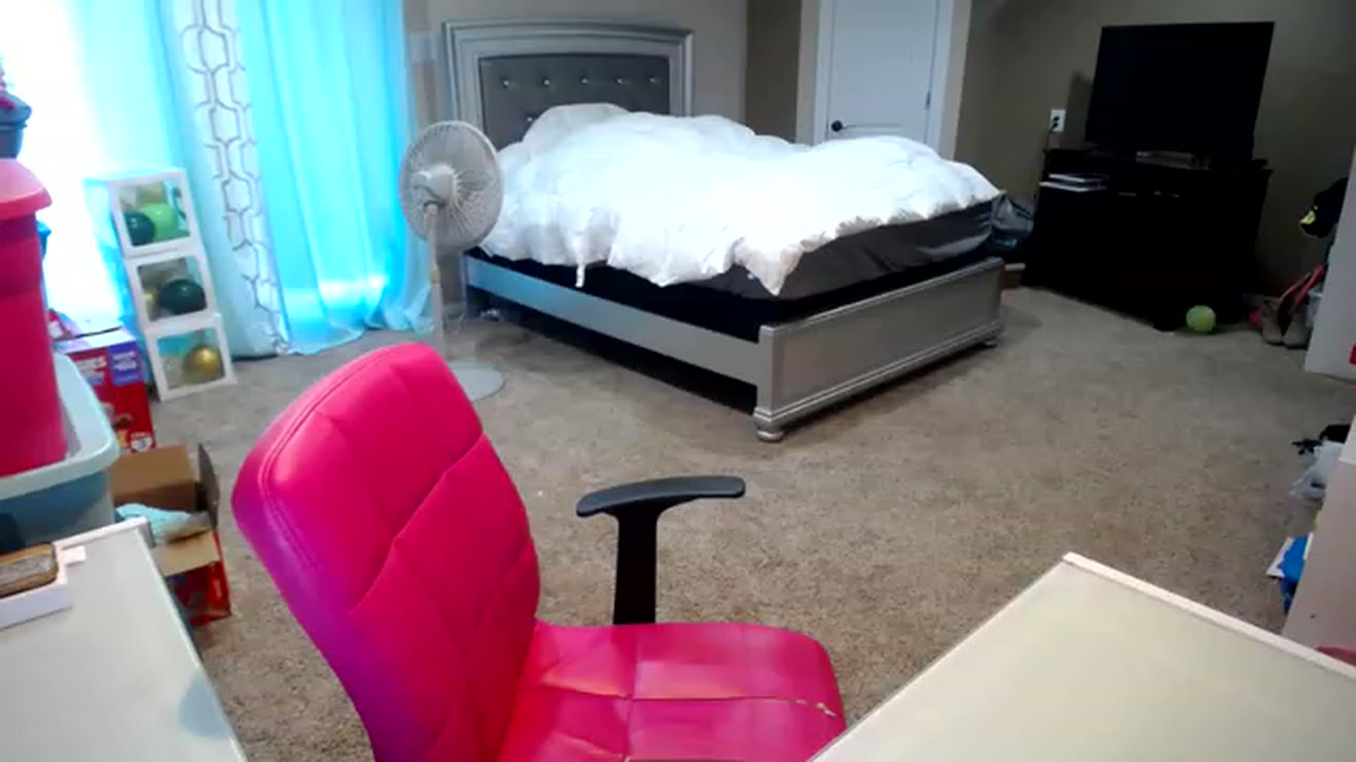 Gallery image thumbnail from AshlynnStorm's myfreecams stream on, 02/06/2023, 20:43 image 13 of 20