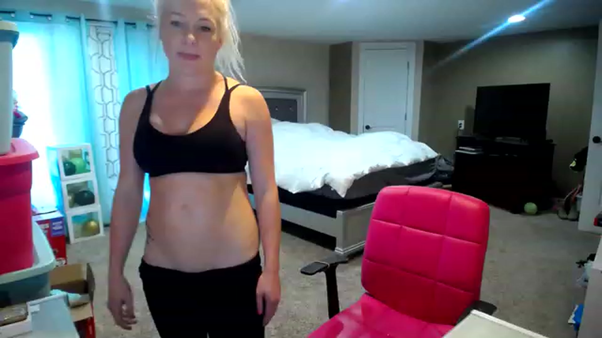 Gallery image thumbnail from AshlynnStorm's myfreecams stream on, 02/06/2023, 20:43 image 6 of 20