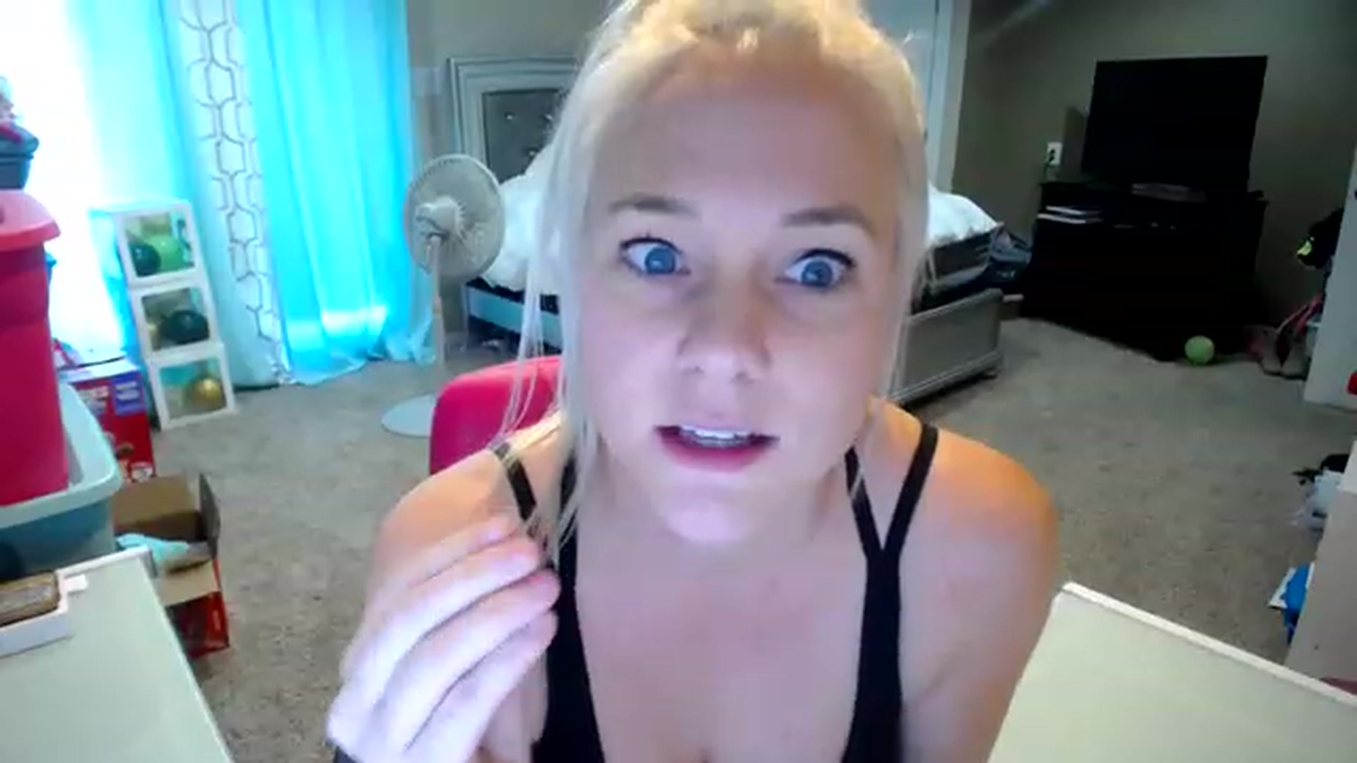 Gallery image thumbnail from AshlynnStorm's myfreecams stream on, 02/06/2023, 20:43 image 14 of 20