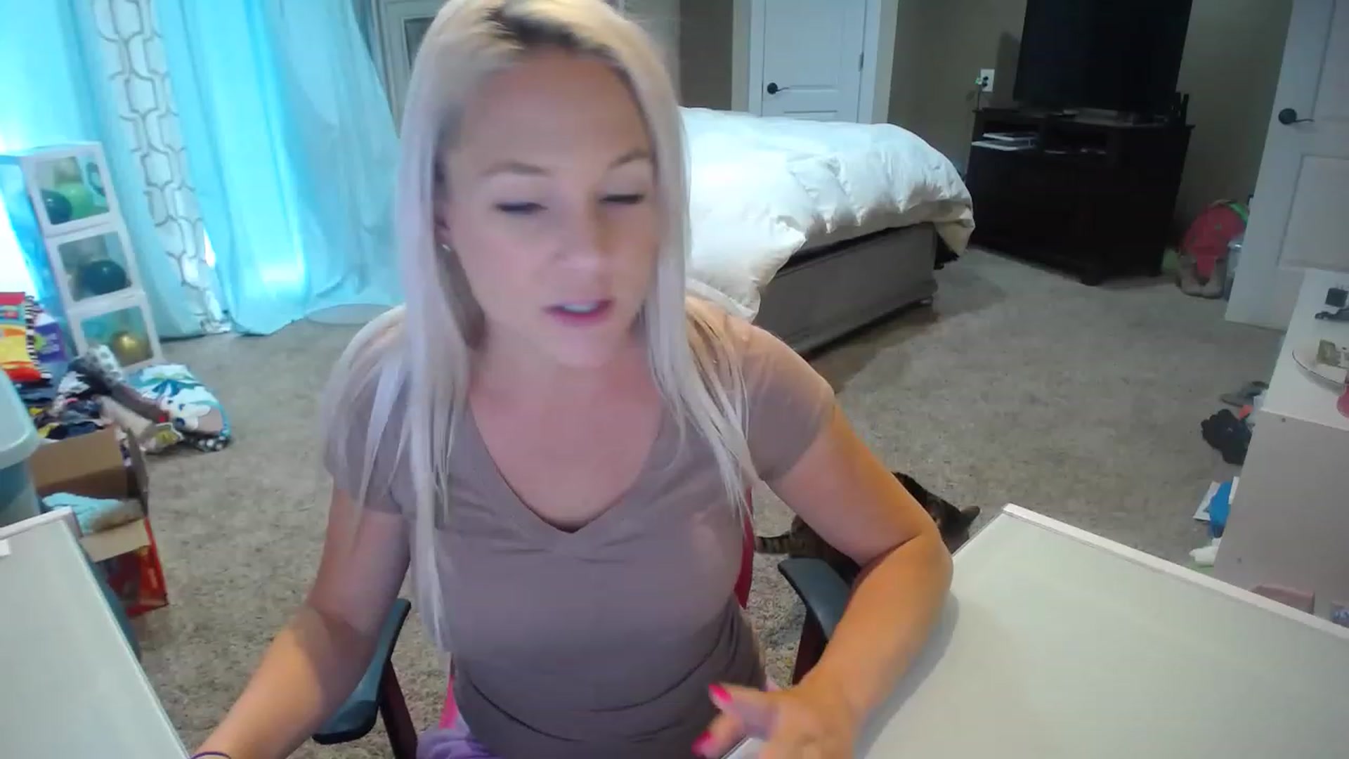 Gallery image thumbnail from AshlynnStorm's myfreecams stream on, 03/13/2023, 19:40 image 7 of 20